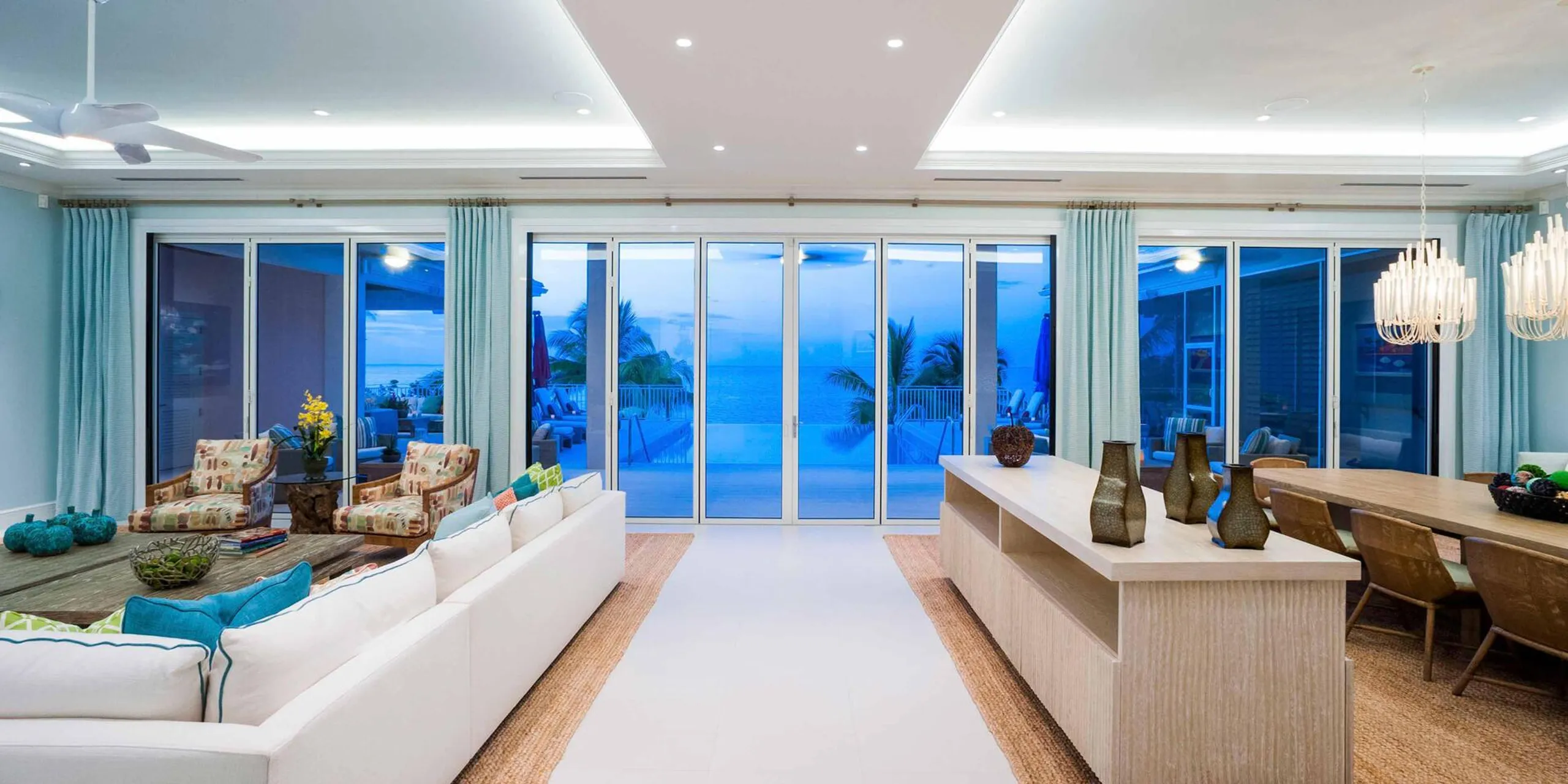Cayman Kai Grand Estate with Resort Pool and Unforgettable Ocean Views — photograph 8