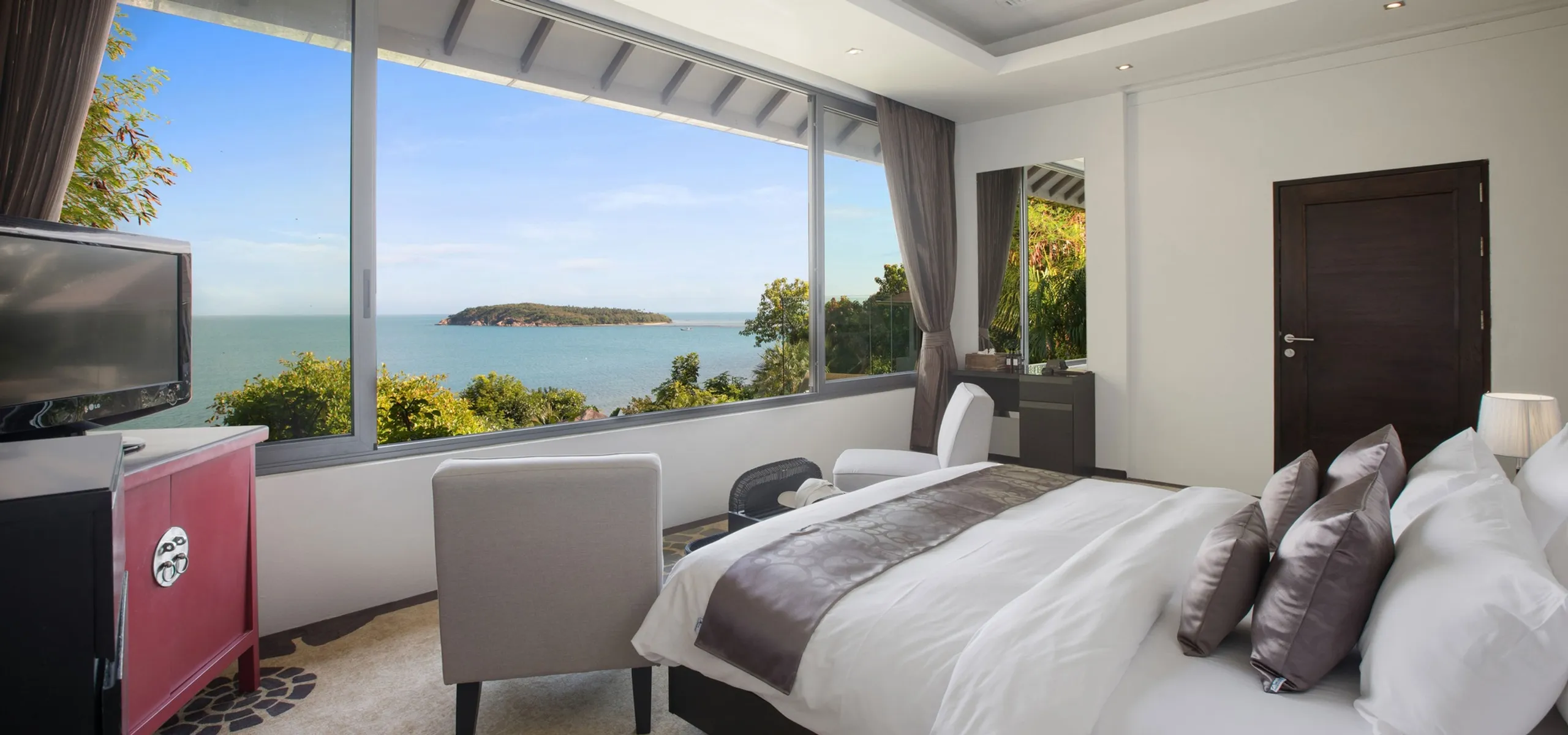 Splendorous Tropical Villa with Private Pool and Panoramic Views — photograph 11