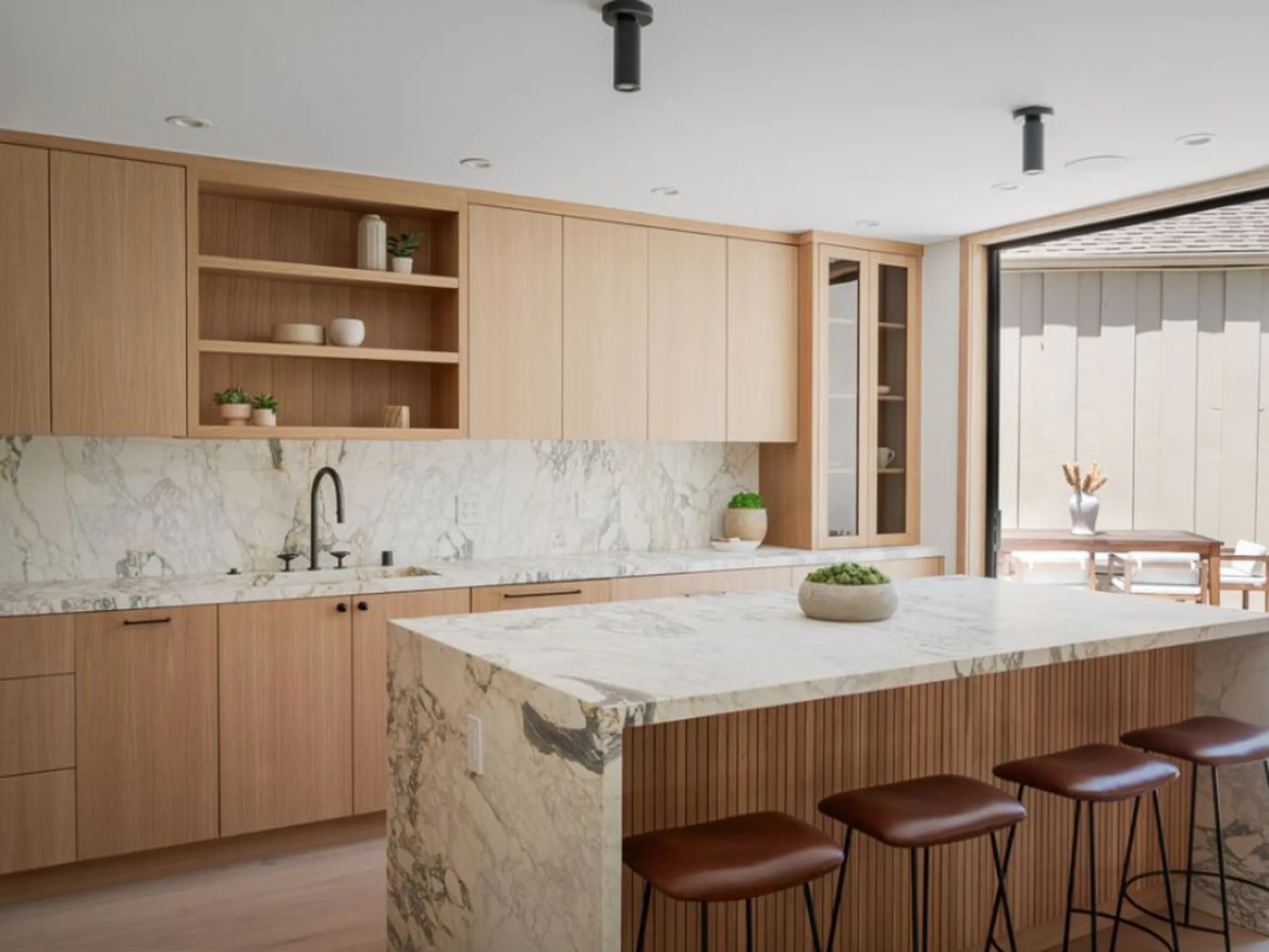 3BR Designer Villa with Modern Comfort, Natural Finishes & Prime Location — photograph 7