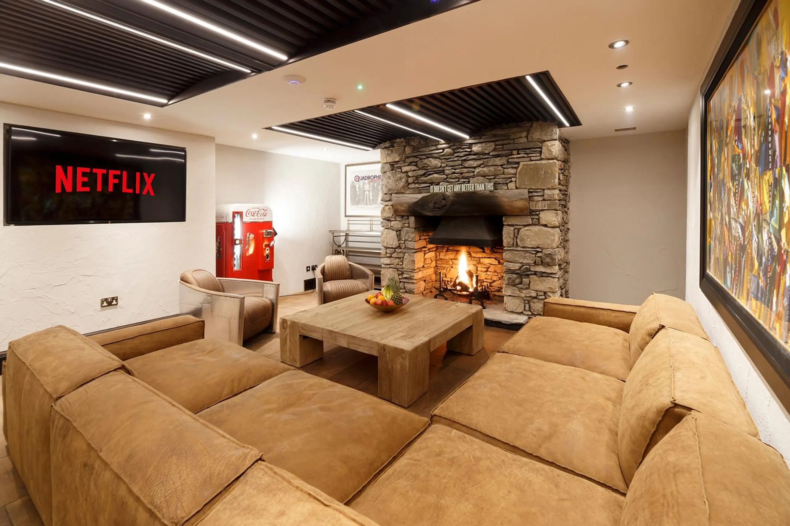 Sophisticated Lake District Villa: Stunning Grounds, Private Spa, and Gourmet Kitchen — photograph 8