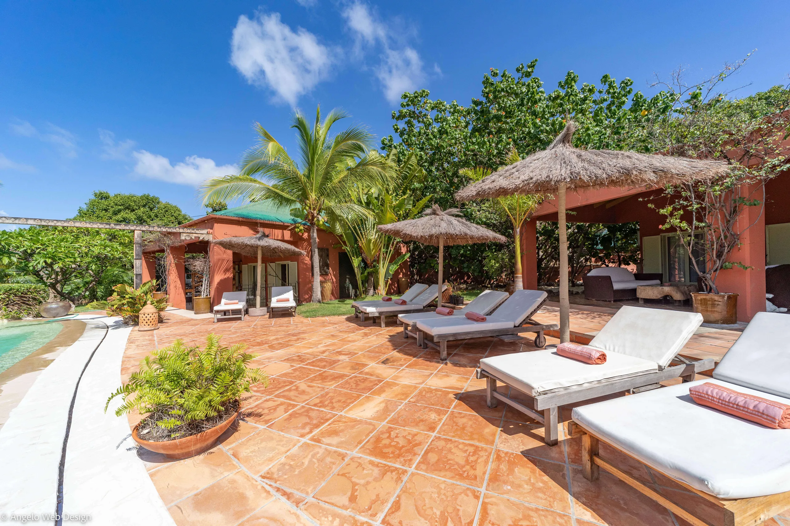 Regal Tropical Estate with Private Pool and Luscious Backyard Terrace — photograph 8