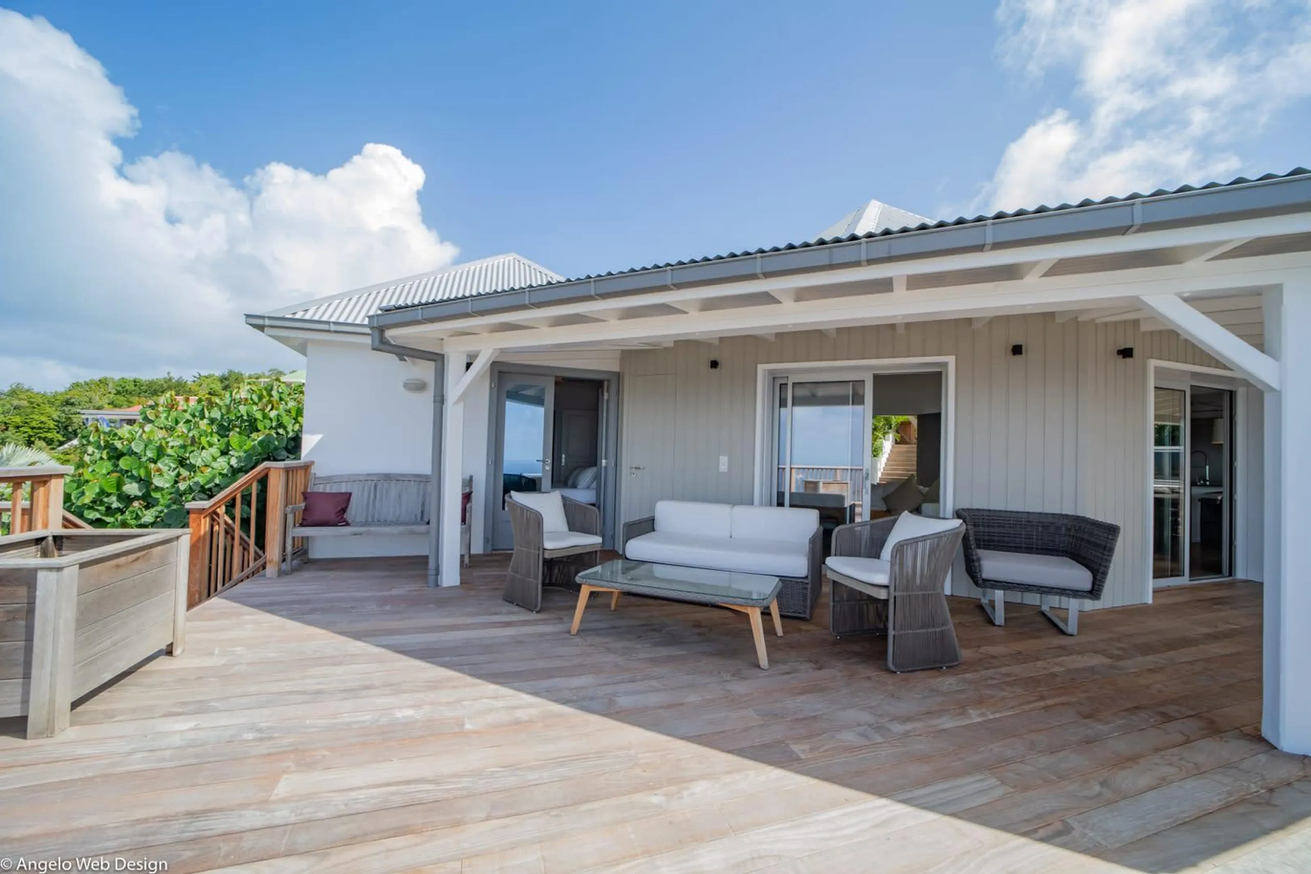 Chic Five-Bedroom Retreat with Infinity Pool, Jacuzzi, and Ocean Views — photograph 8