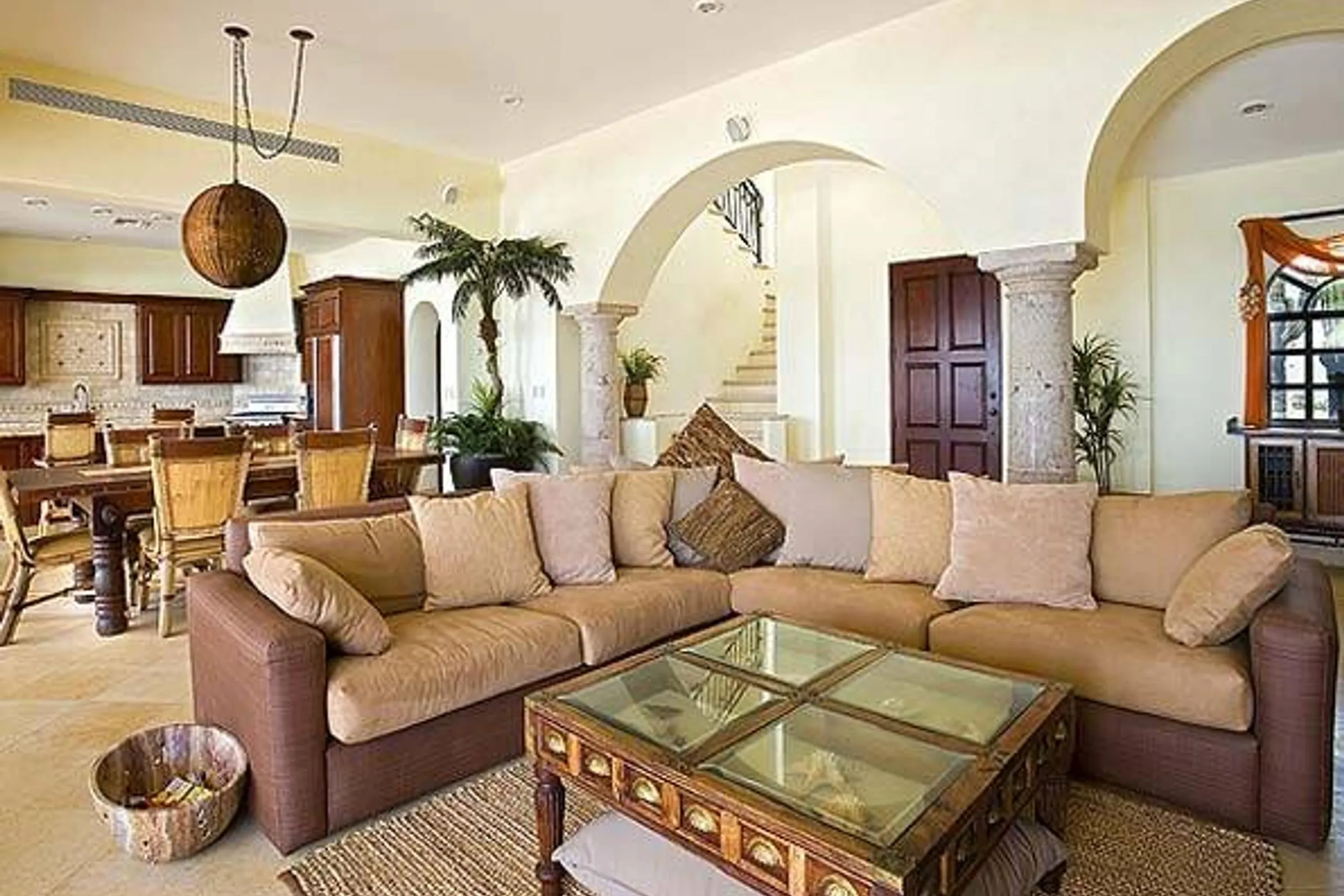 Beautiful Private Beachfront Estate with Infinity Pool, Hot Tub and Ocean Views fro VILLAWAY® — photograph 11