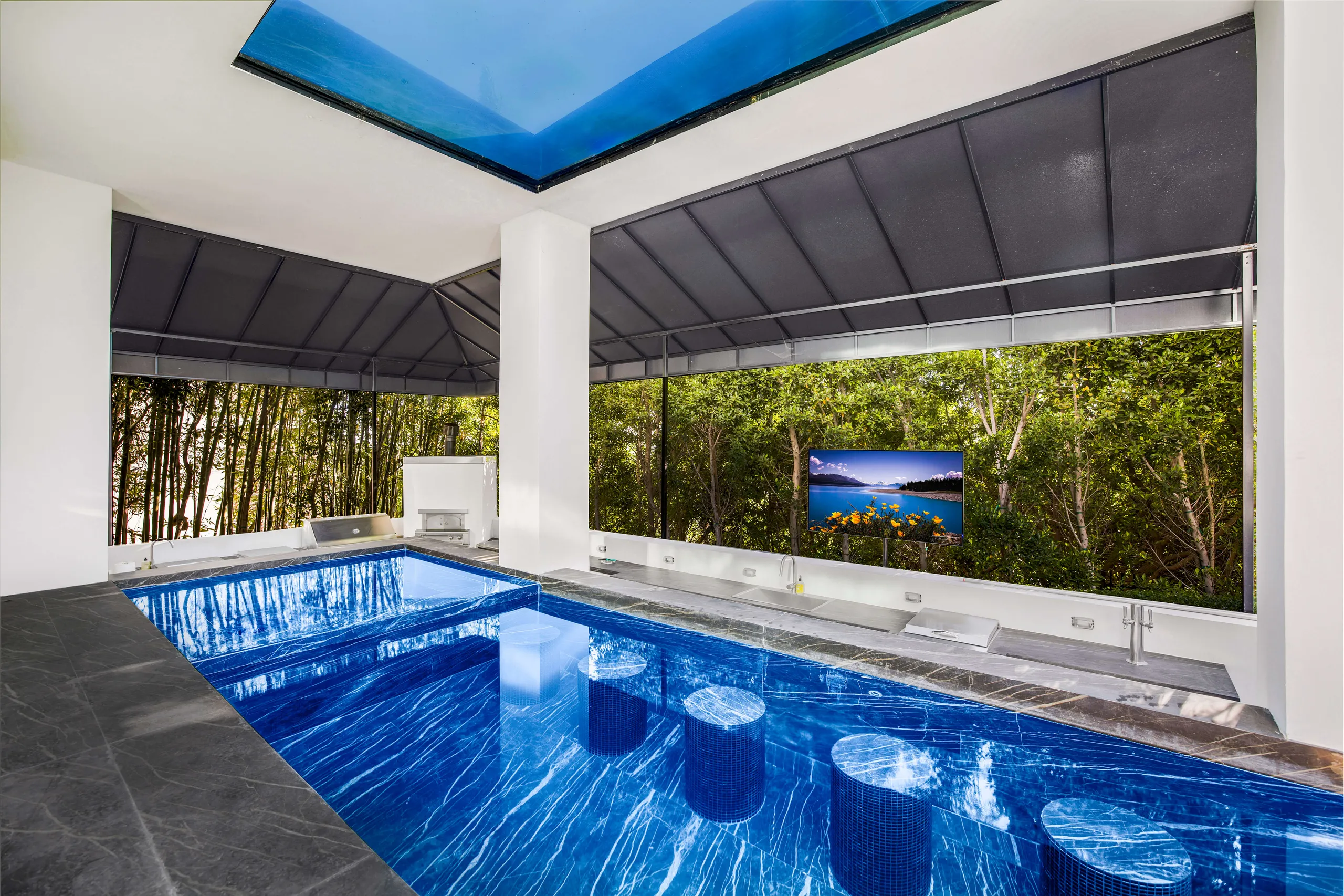 Sophisticated Sunset Strip Villa with Cryo Spa, Theater & City Views — photograph 4