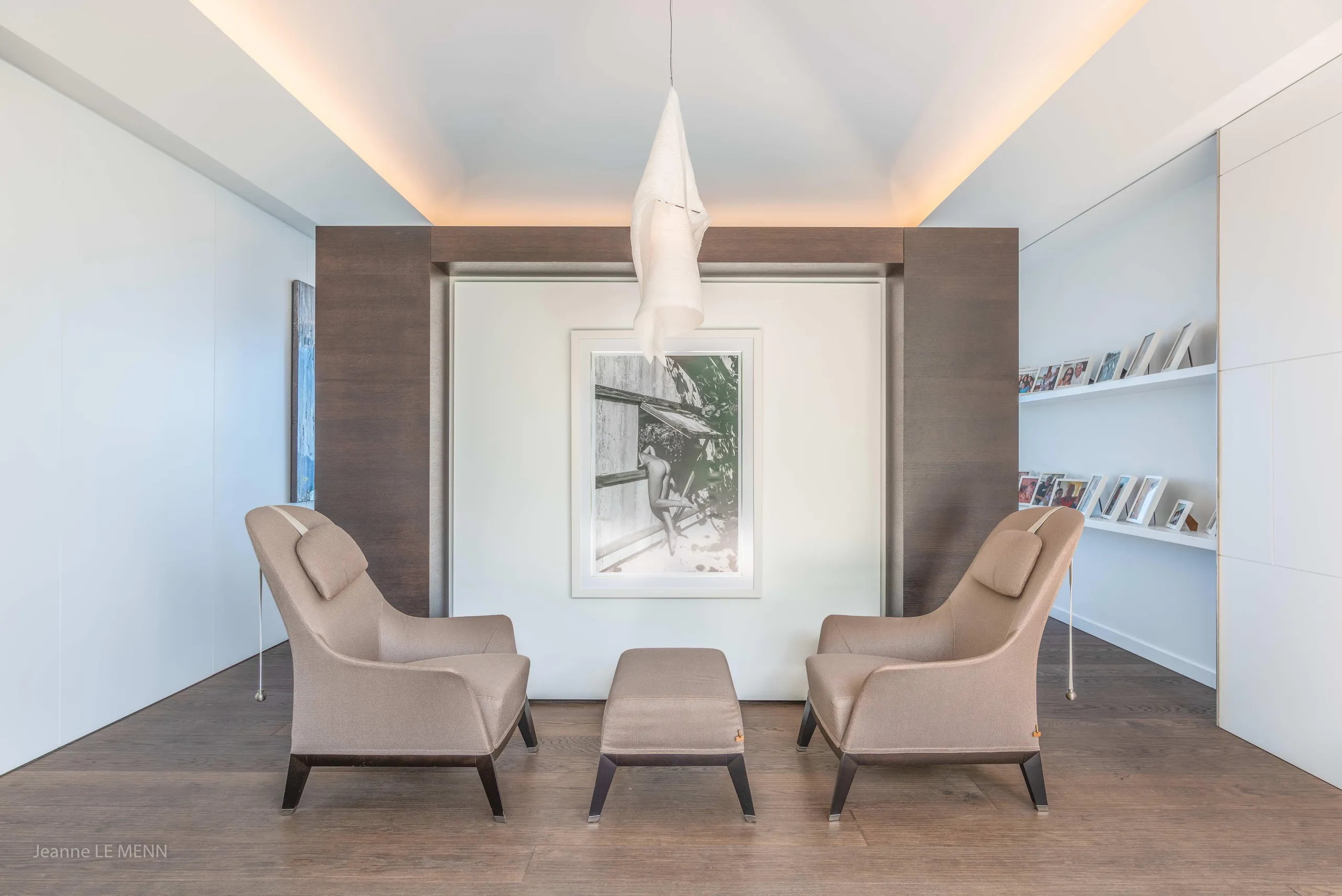 Tranquil Seaside Villa with Private Pool and Fitness Room — photograph 8