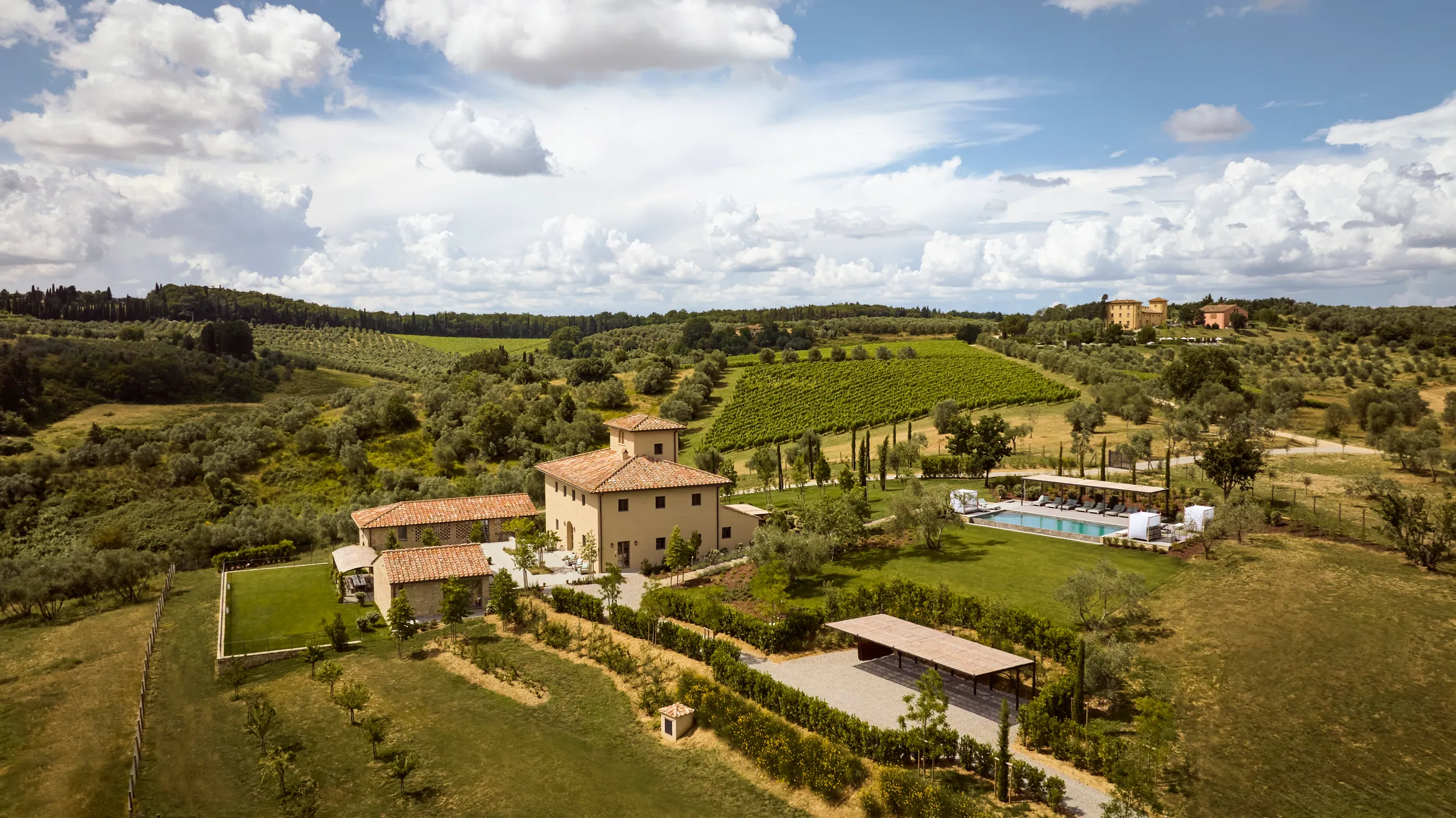 Elegant Italian Estate with Panoramic Views and Infinity Pool VILLAWAY® — photograph 2