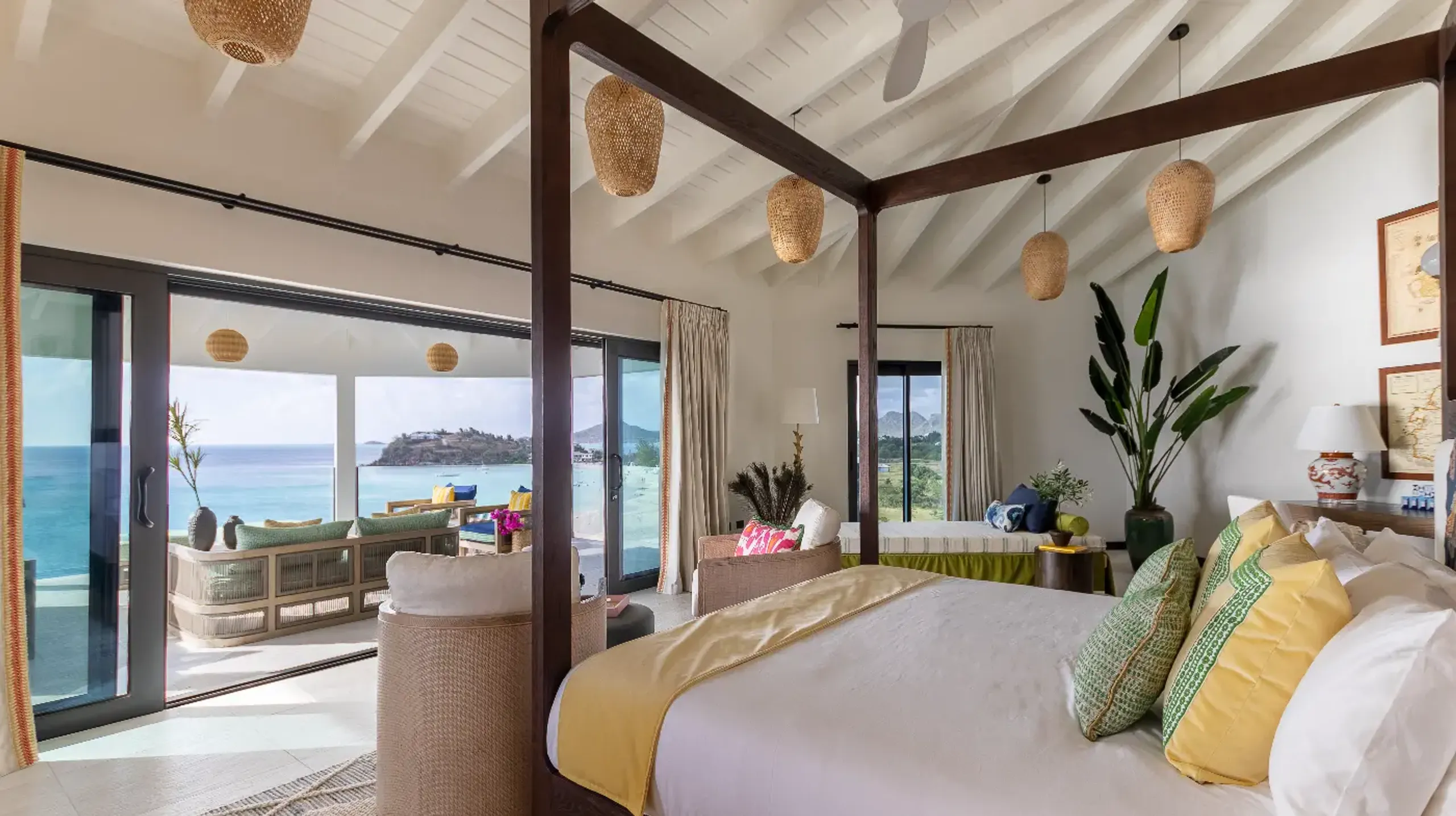 Beachfront Inspiring 4-Bedroom Villa with Infinity Pool & Private Access to Ffryes Beach — photograph 11
