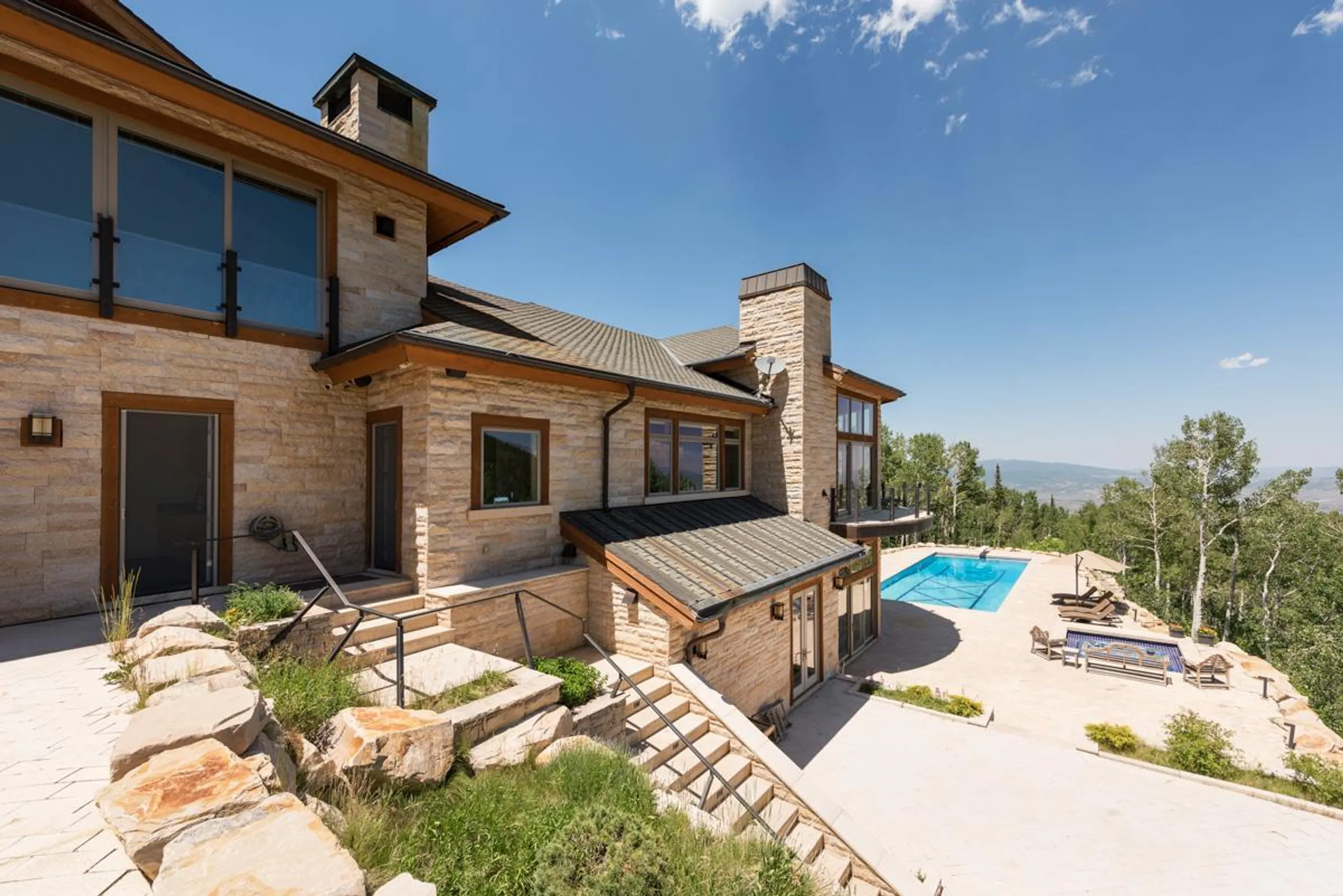Harmony Alpine Chalet with Private Pool and Amazing Mountain Views, Park City