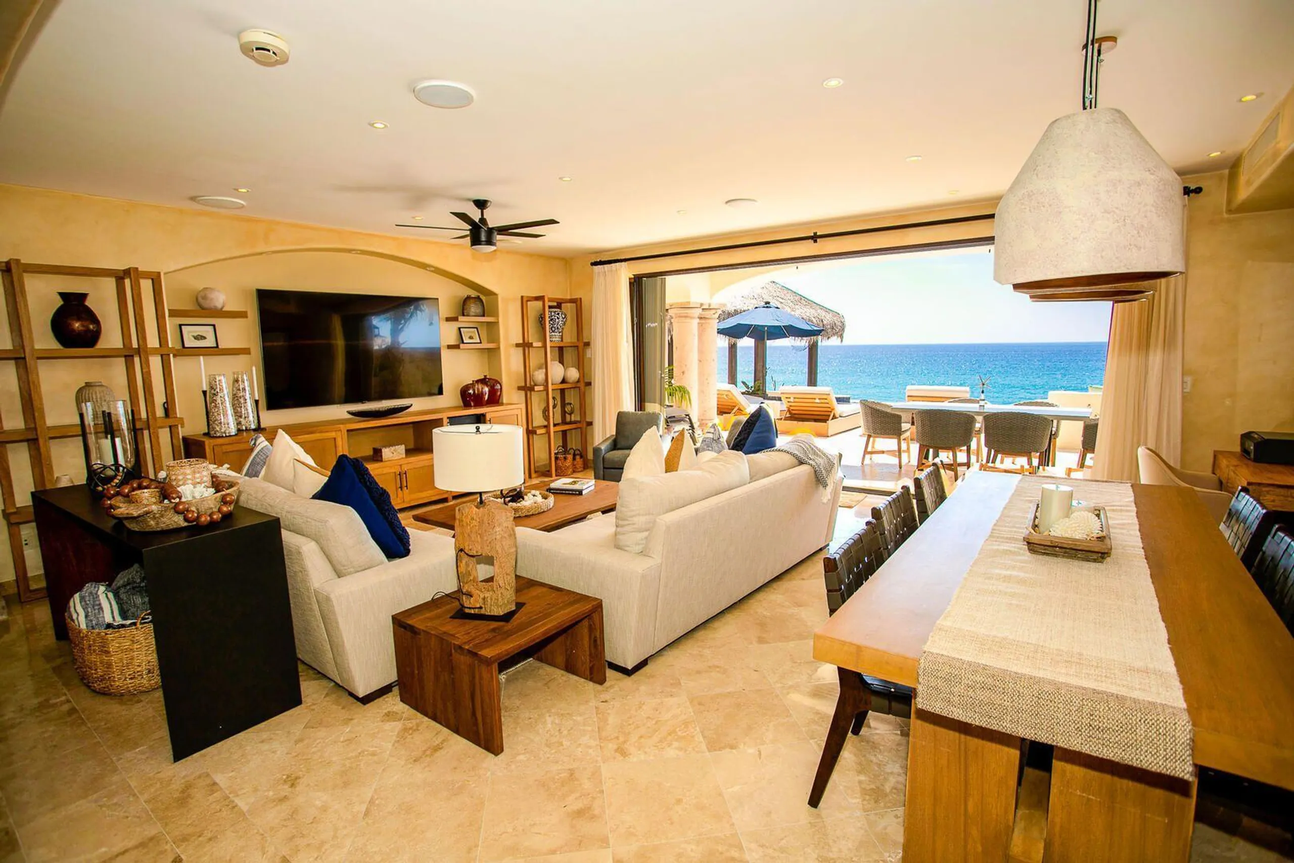 El Encanto Luxury Beachfront Villa  with infinity pool and Ocean Views — photograph 10