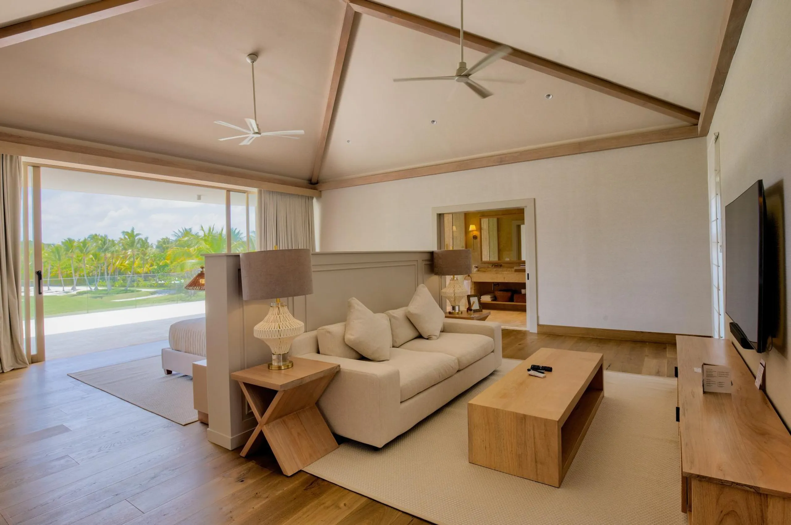 Luxurious 8-Bedroom Villa in Puntacana Resort with Private Pool and Easy Access to Beach Clubs — photograph 8