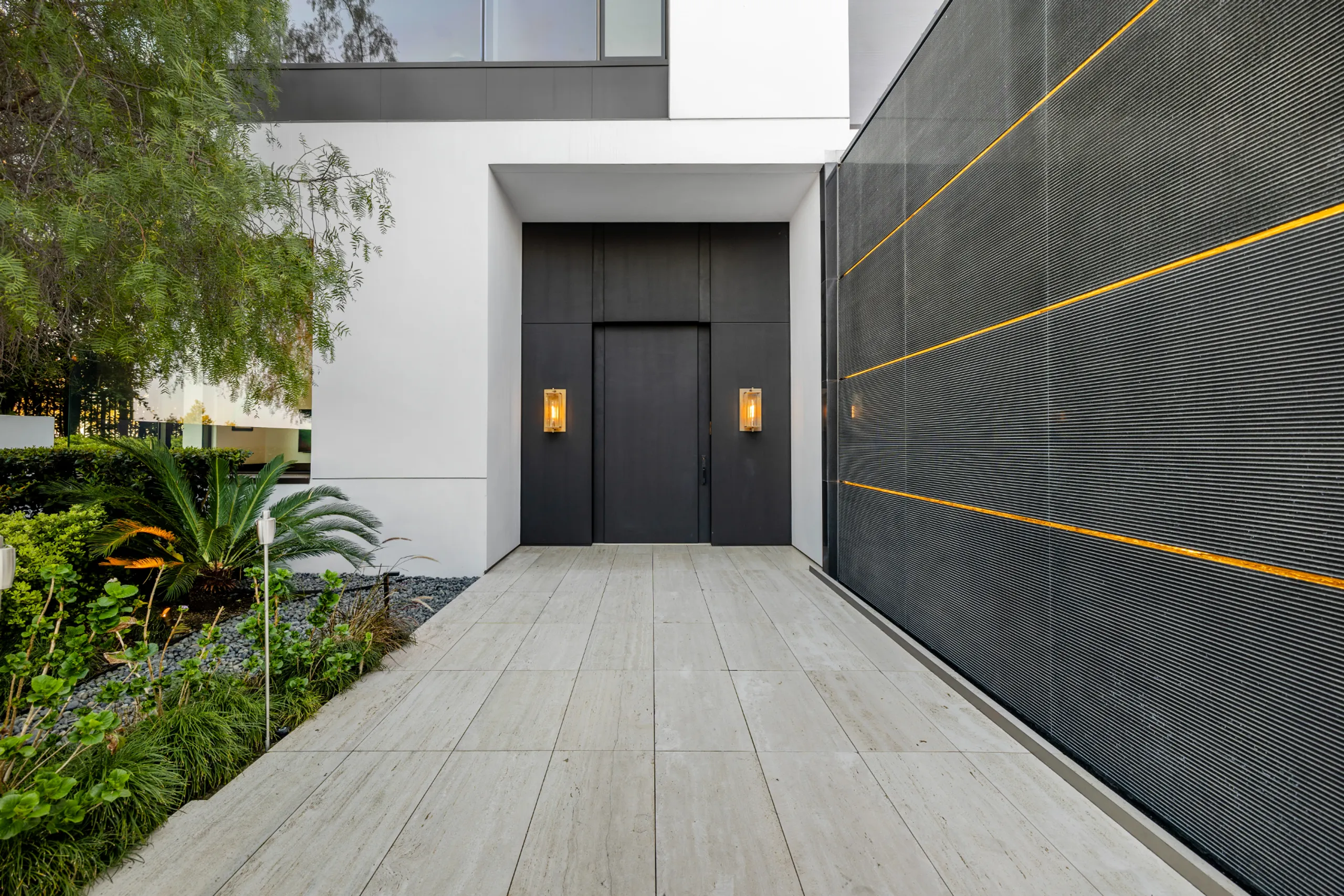 High End Four Bedroom Villa with Private Infinity Pool and Awe-Inspiring Views — photograph 11