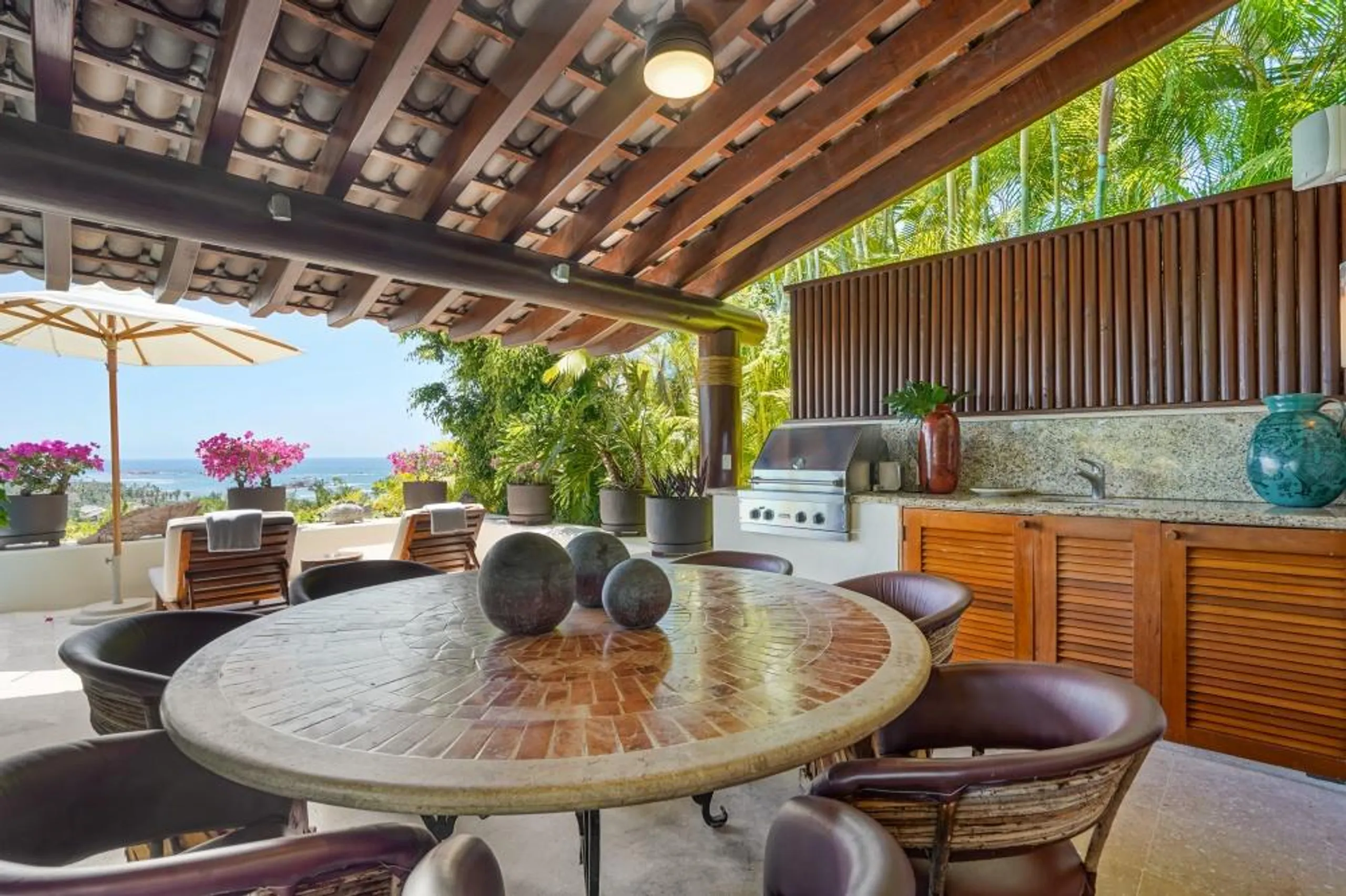 Opulence Unveiled with Mountain Vistas and Panoramic Ocean View Retreat — photograph 12