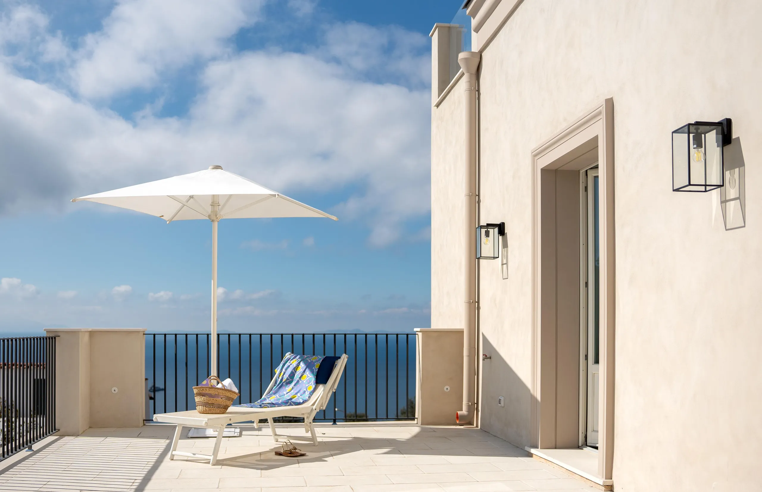 Magnificent Villa with Private Pool and  Mediterranean Garden — photograph 4