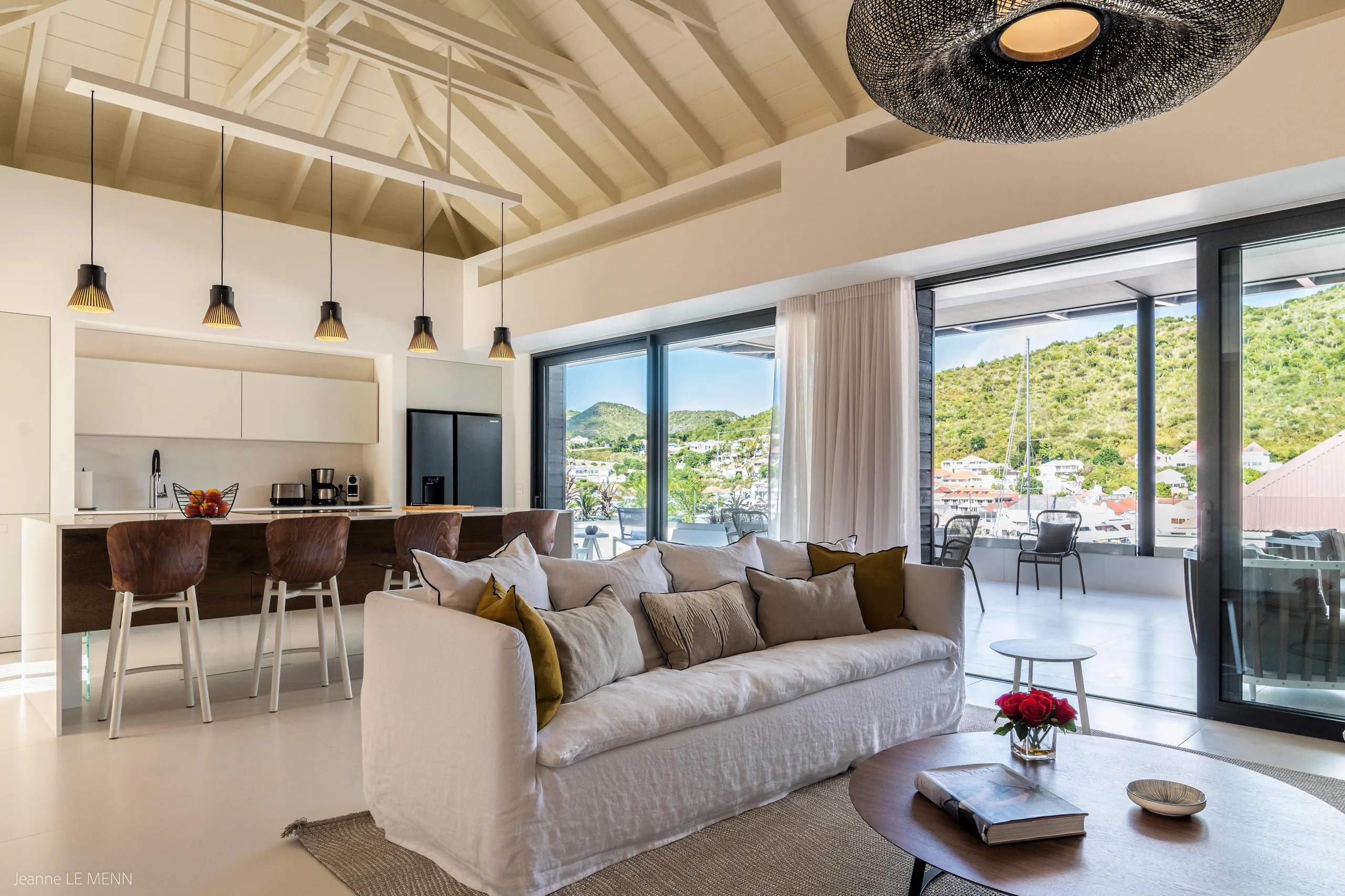 Prestigious Gustavia Retreat with Sun Drenched Terrace and Spectacular Views — photograph 6