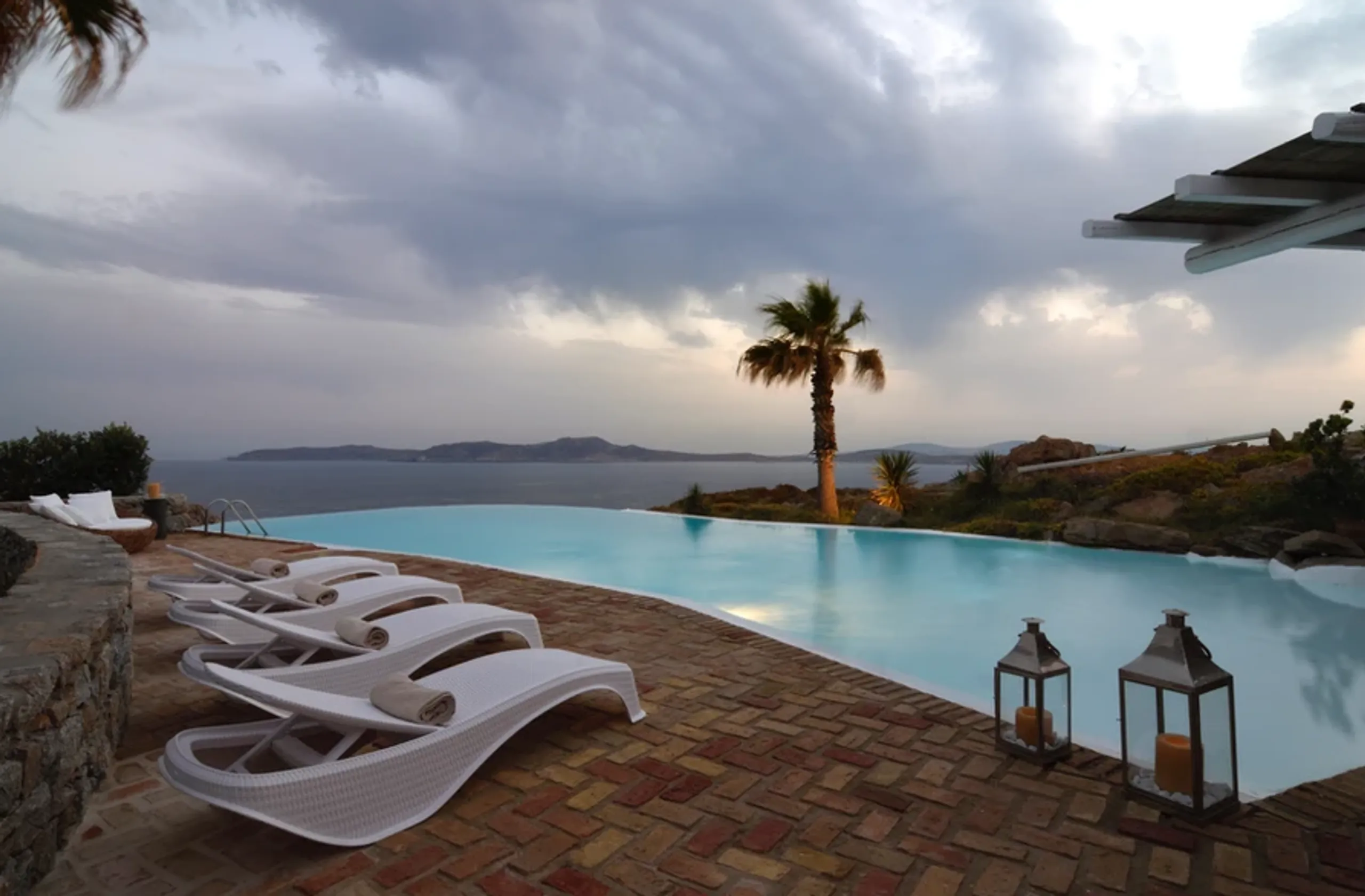 Luxury Villa Rental in Mykonos with Infinity Pool and Mesmerizing Sea Views — photograph 8