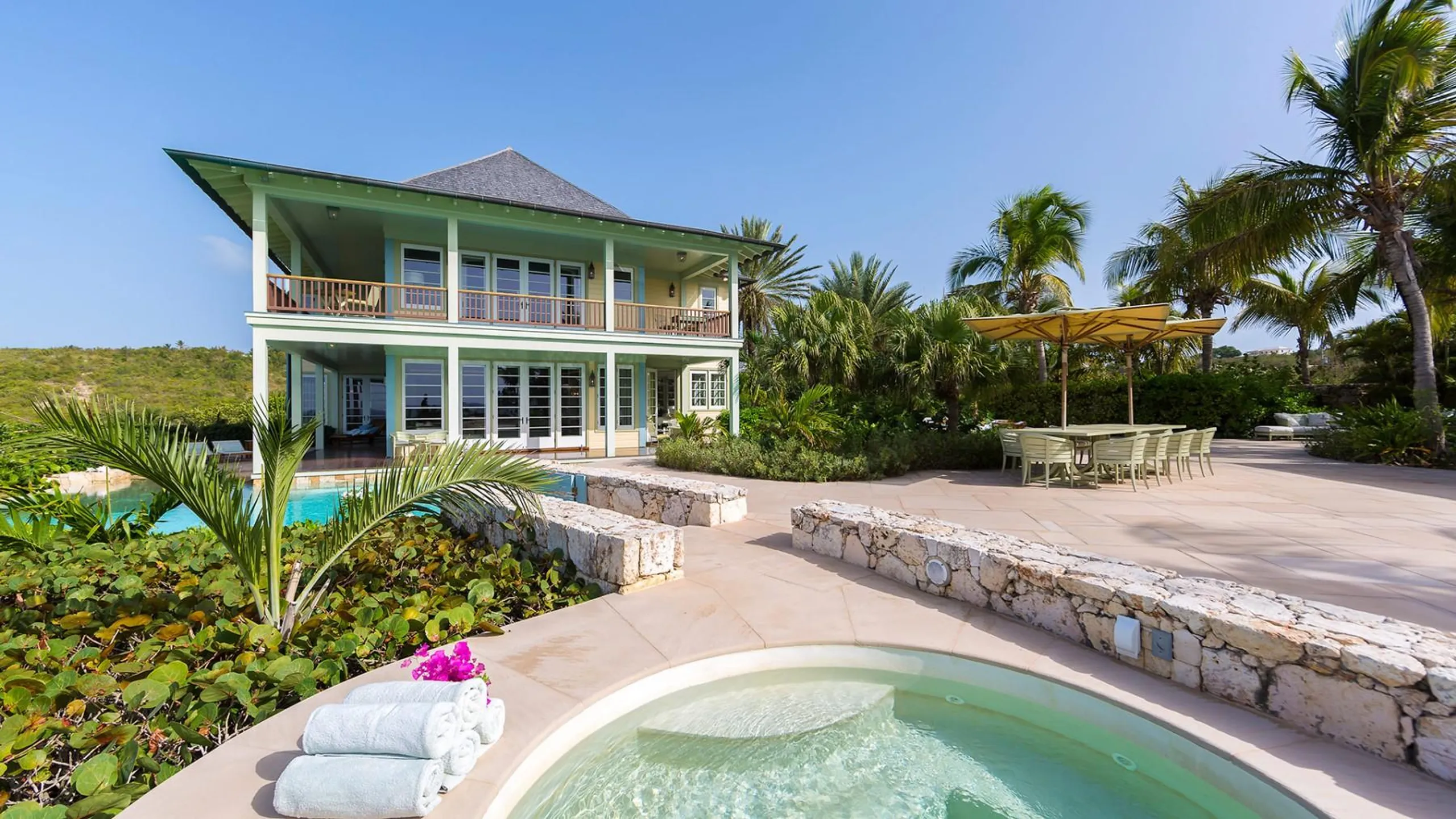 Stunning Beachfront Villa on Long Bay's Golden Sands — photograph 10