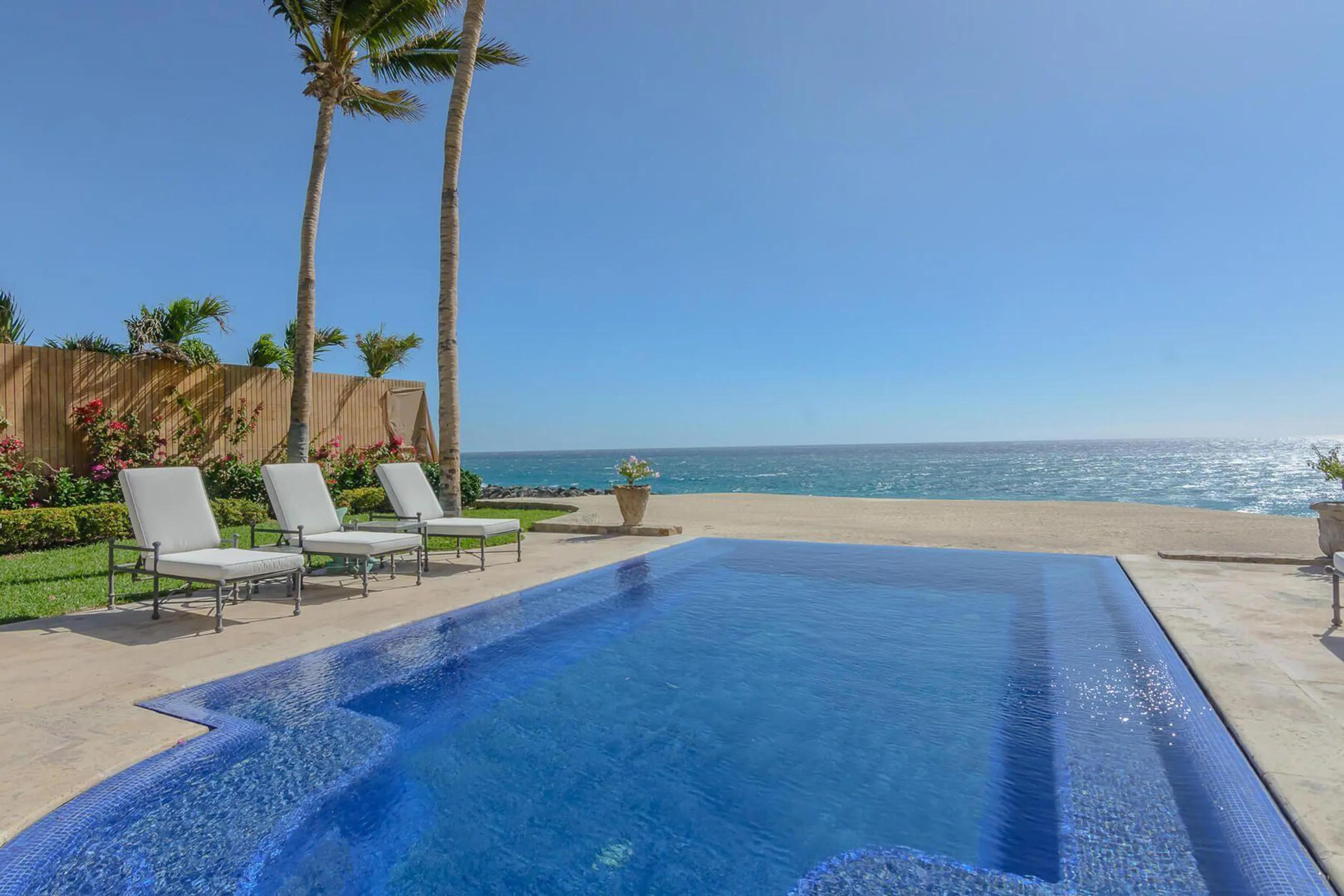 Elegant Palmilla Oceanfront Luxury Estate in VIllas Del mar with Grad Poll and Ocean Views, Villas Del Mar