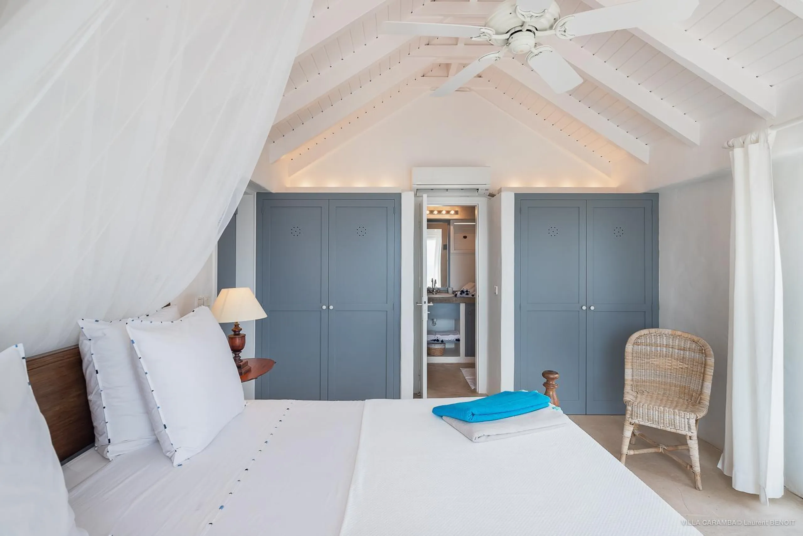 Elegant Seaside Villa with Private Pool and Walks to Beach — photograph 8