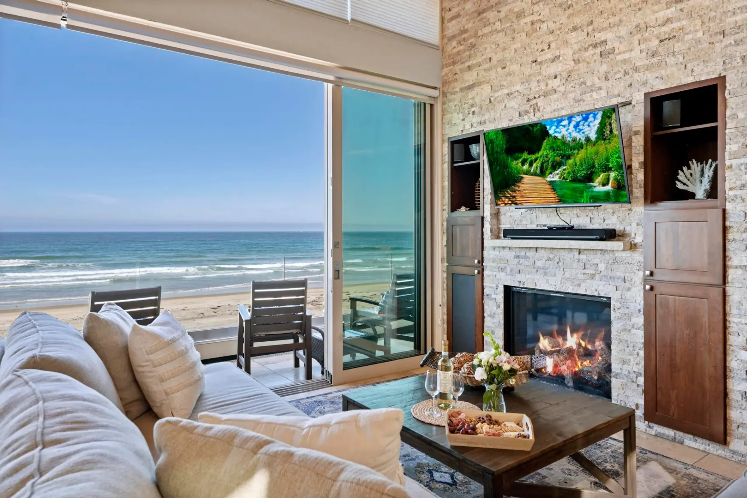 Chic Beachfront Escape with Panoramic Ocean Views — photograph 8