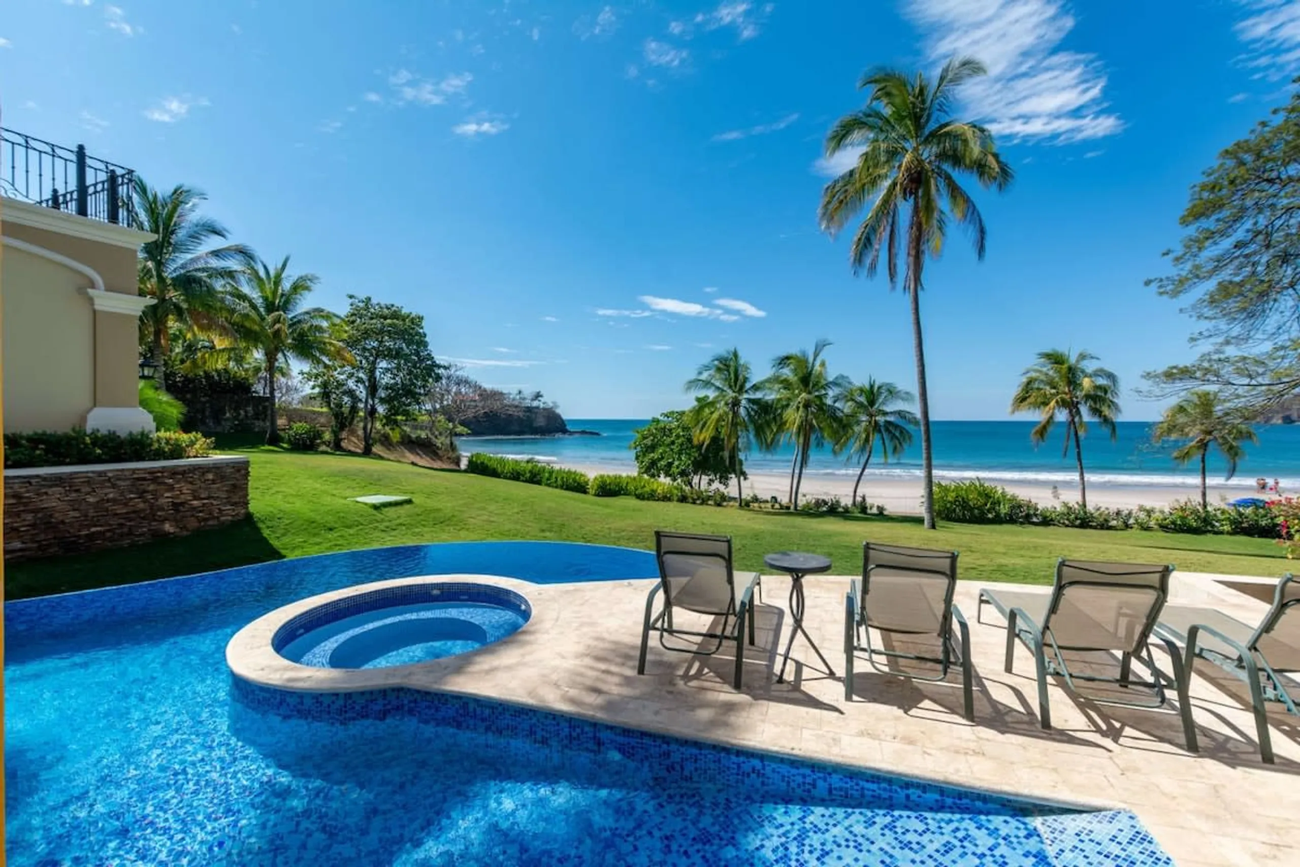 Beachfront Mediterranean-Style Villa with Private Infinity Pool, and Ocean Views — photograph 6