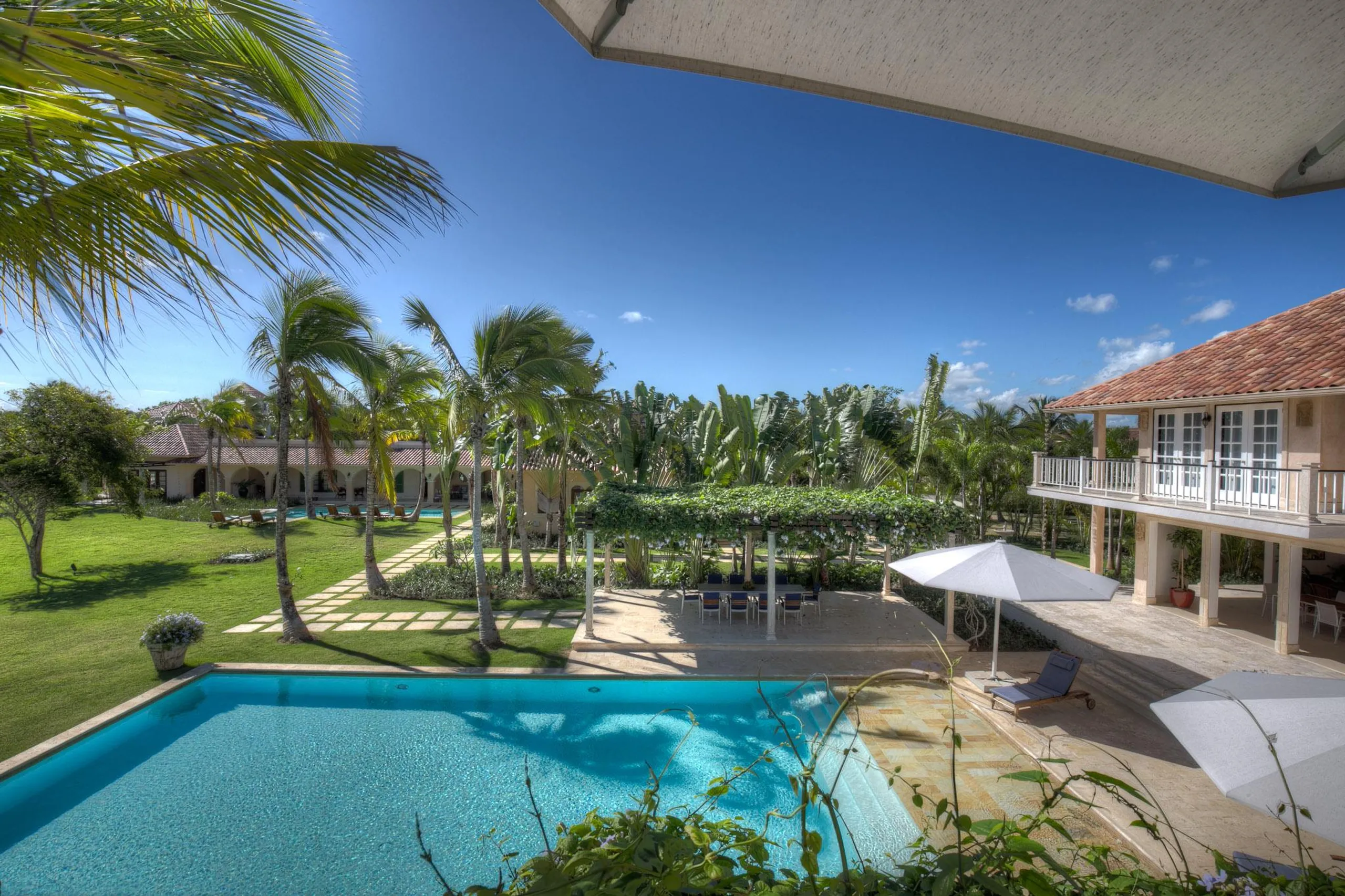 Unique Tropical Villa with Private Pool and Lush Surroundings — photograph 3