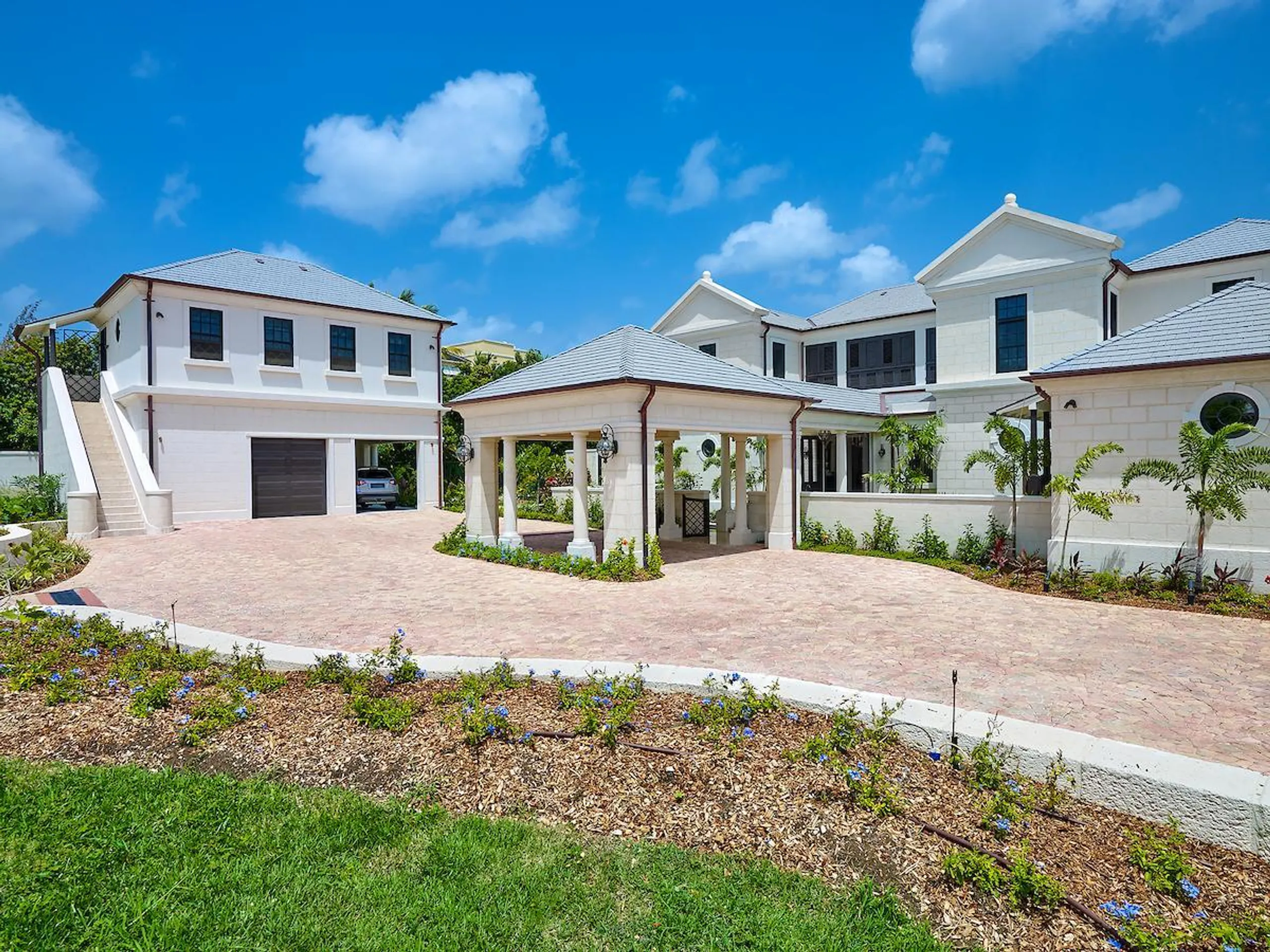 Elegant St James Ocean View Villa with Infinity Pool — photograph 6