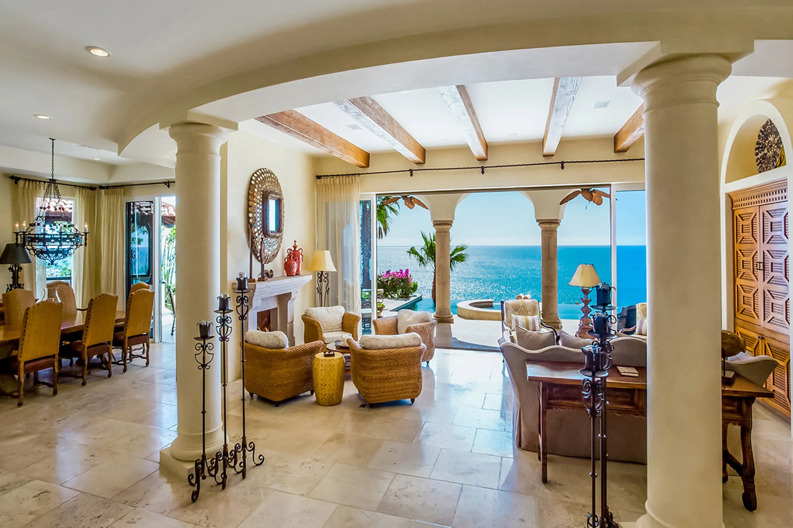 Sumptuous Five Bedroom Villa with Private Pool and Unobstructed Views — photograph 9