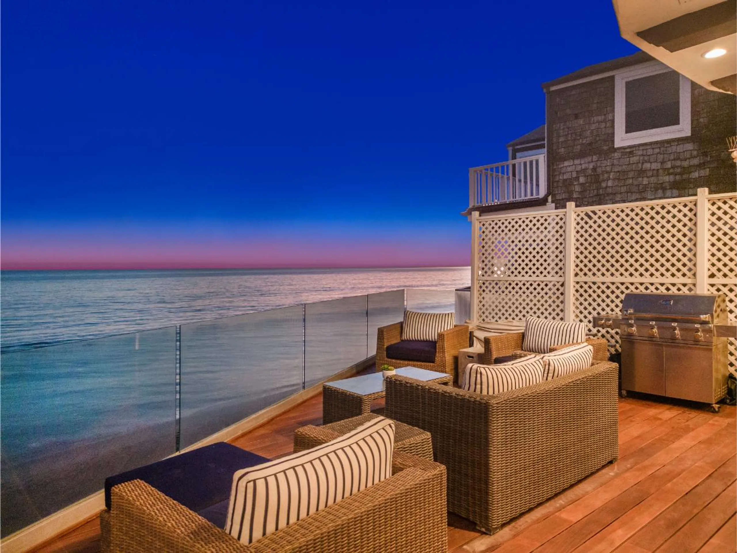 Breathtaking Malibu Villa with Walks to Beach — photograph 3