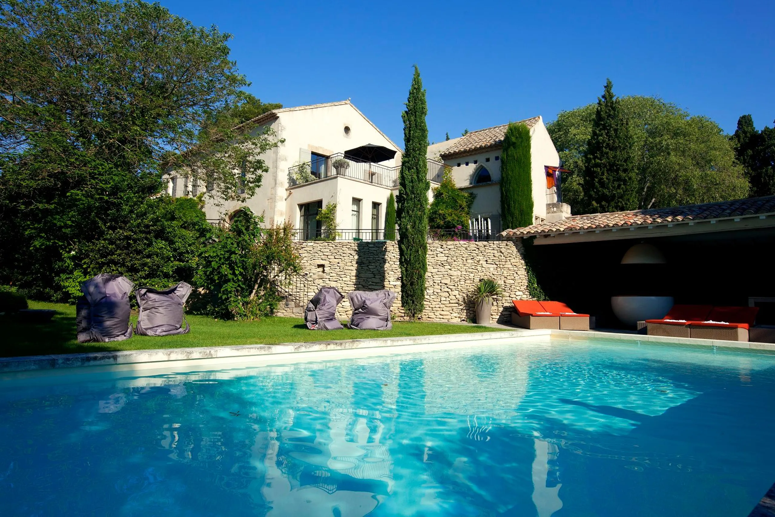 Artistic Luxury Retreat with Shaded Terraces, Heated Pool, and Panoramic Alpilles Views, France