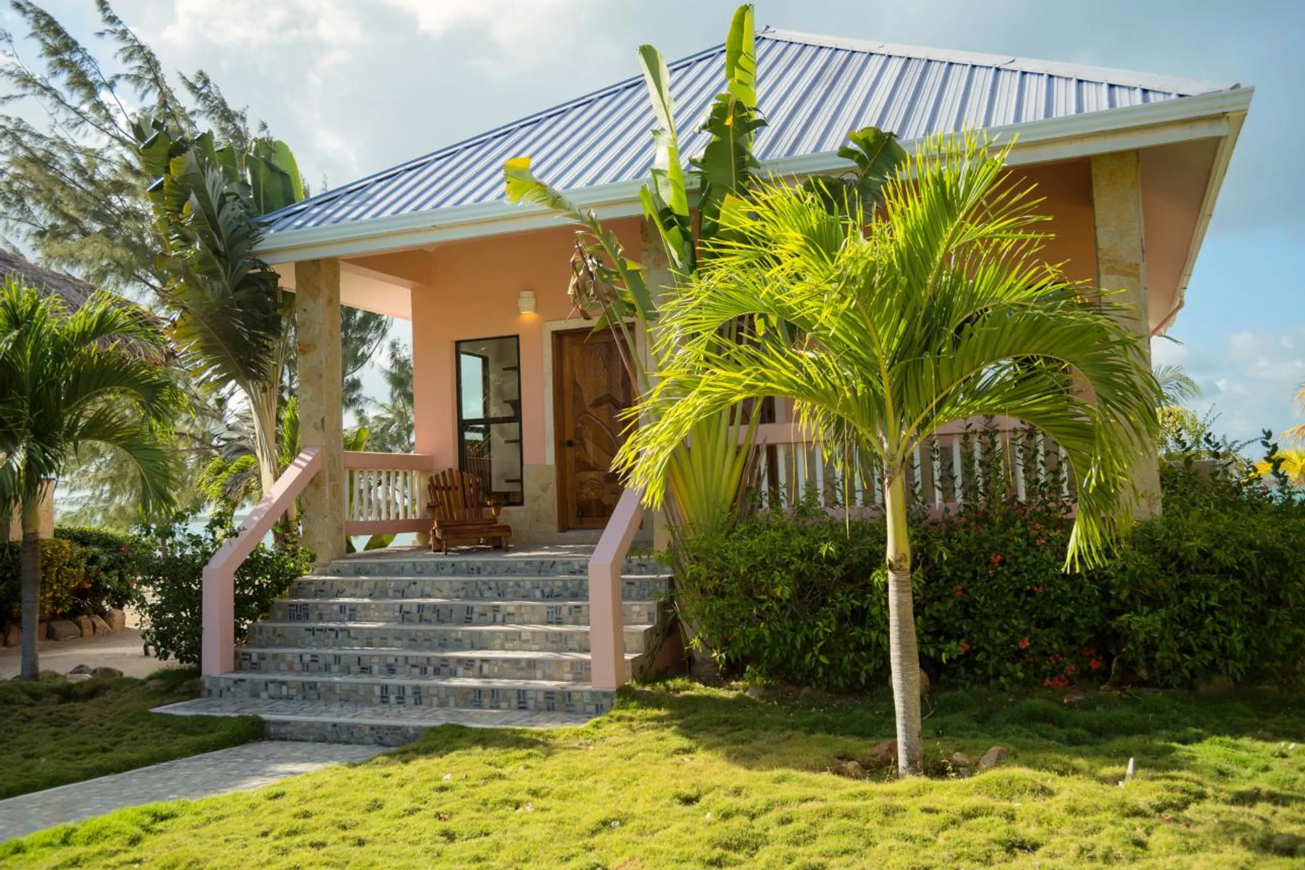 Exquisite Island Villa with Pool and Private Beach — photograph 8