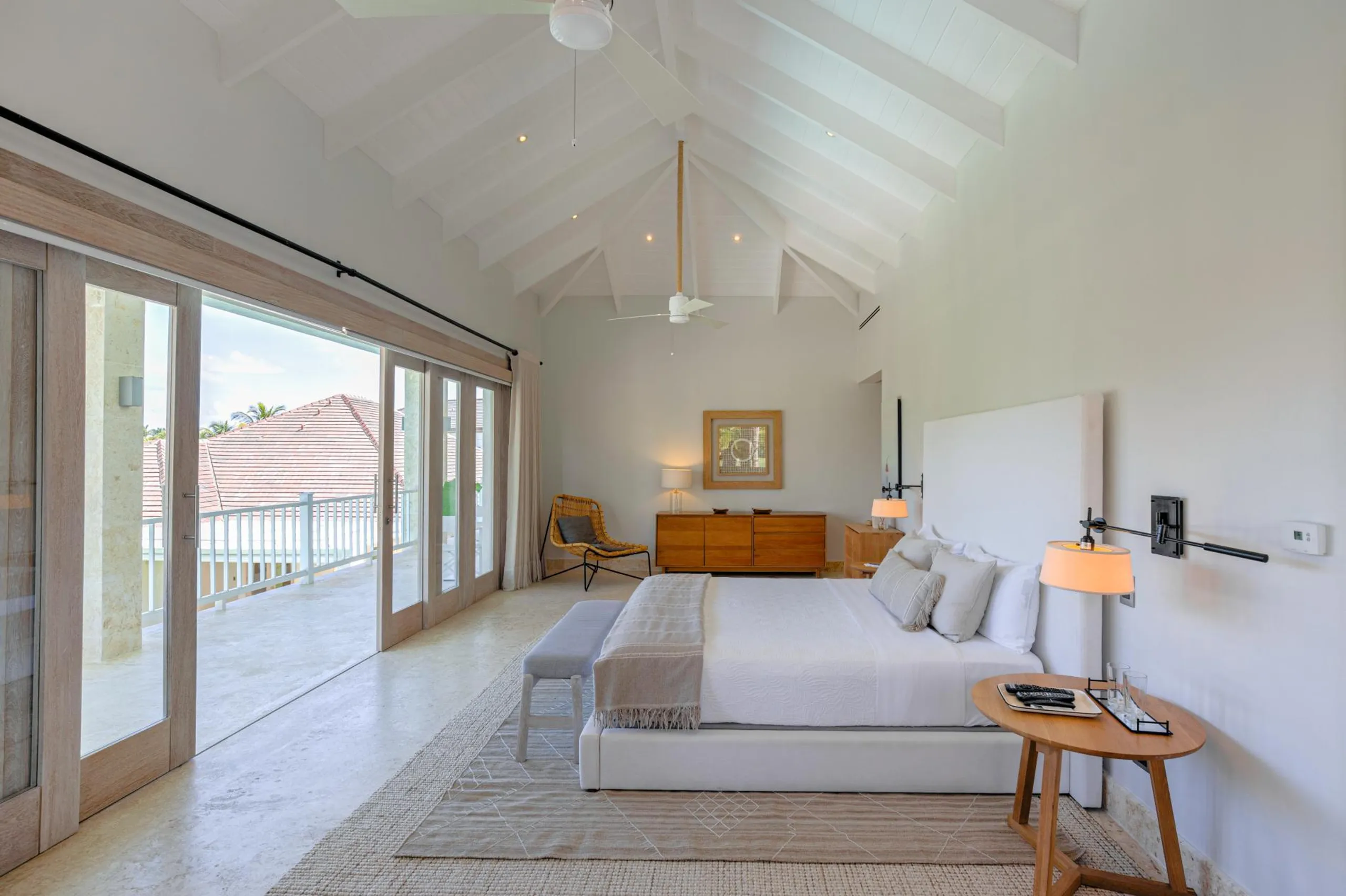 Gorgeous 6-Bedroom Villa with Private Pool Golf Course Views and Stunning Outdoor Spaces — photograph 10