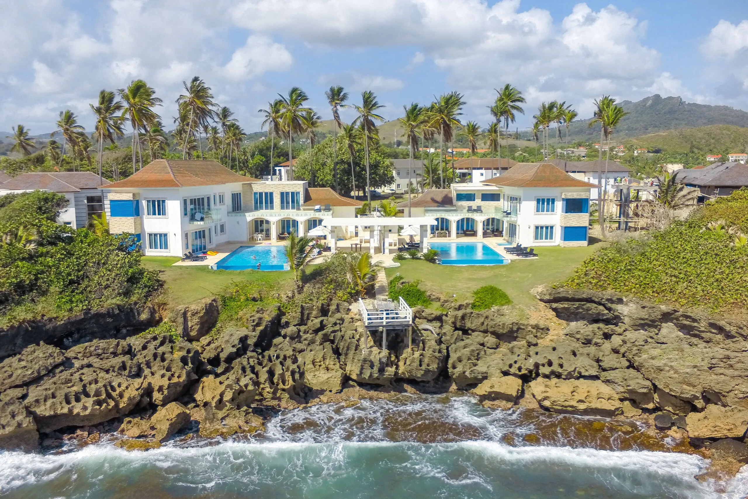 Splendid Tropical Villa with Infinity Pool, Jacuzzi and Stunning Ocean Views, Puerto Plata