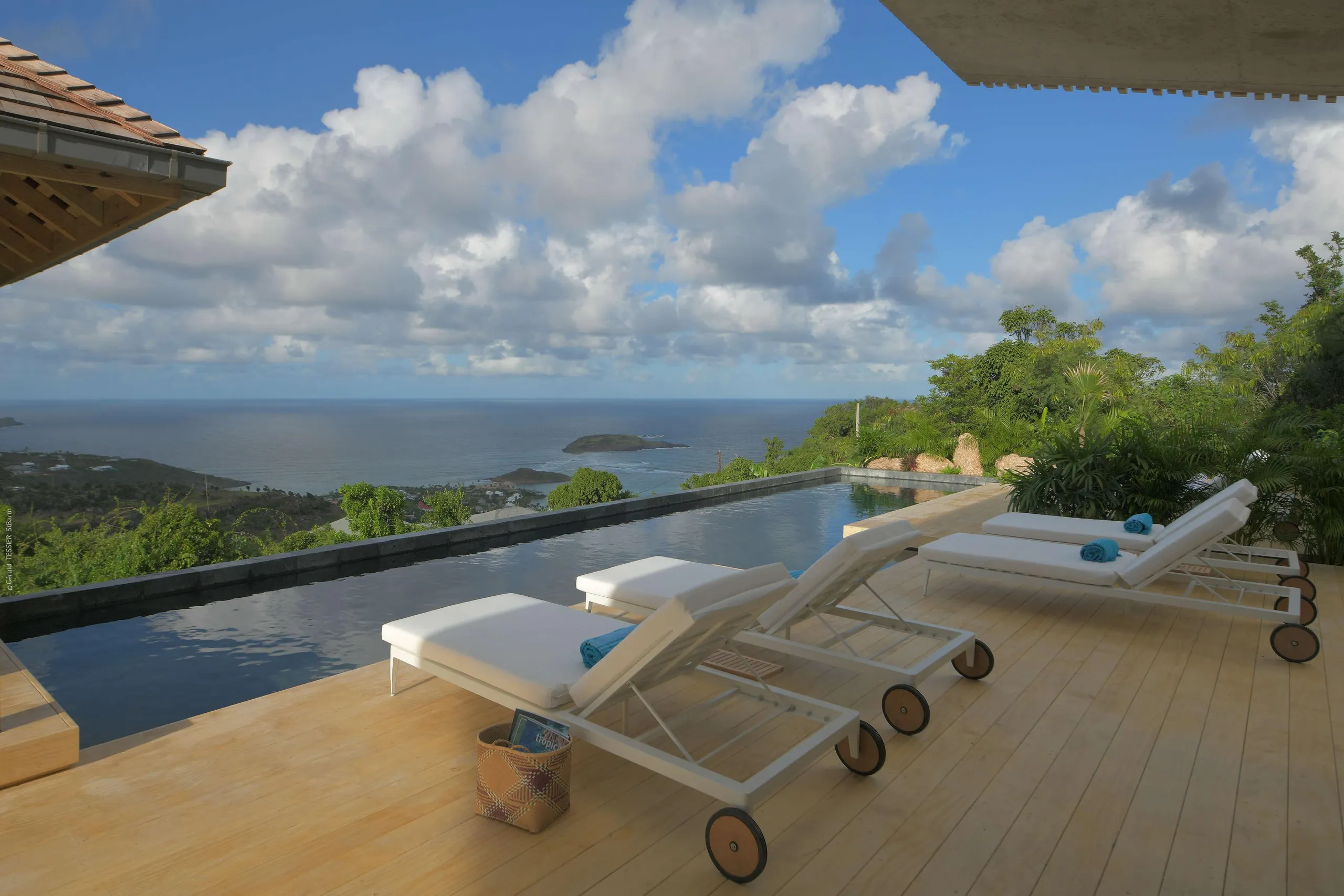 Calming Modern Styled Villa with Heated Pool, Jacuzzi and Stunning View of the Caribbean Sea — photograph 2