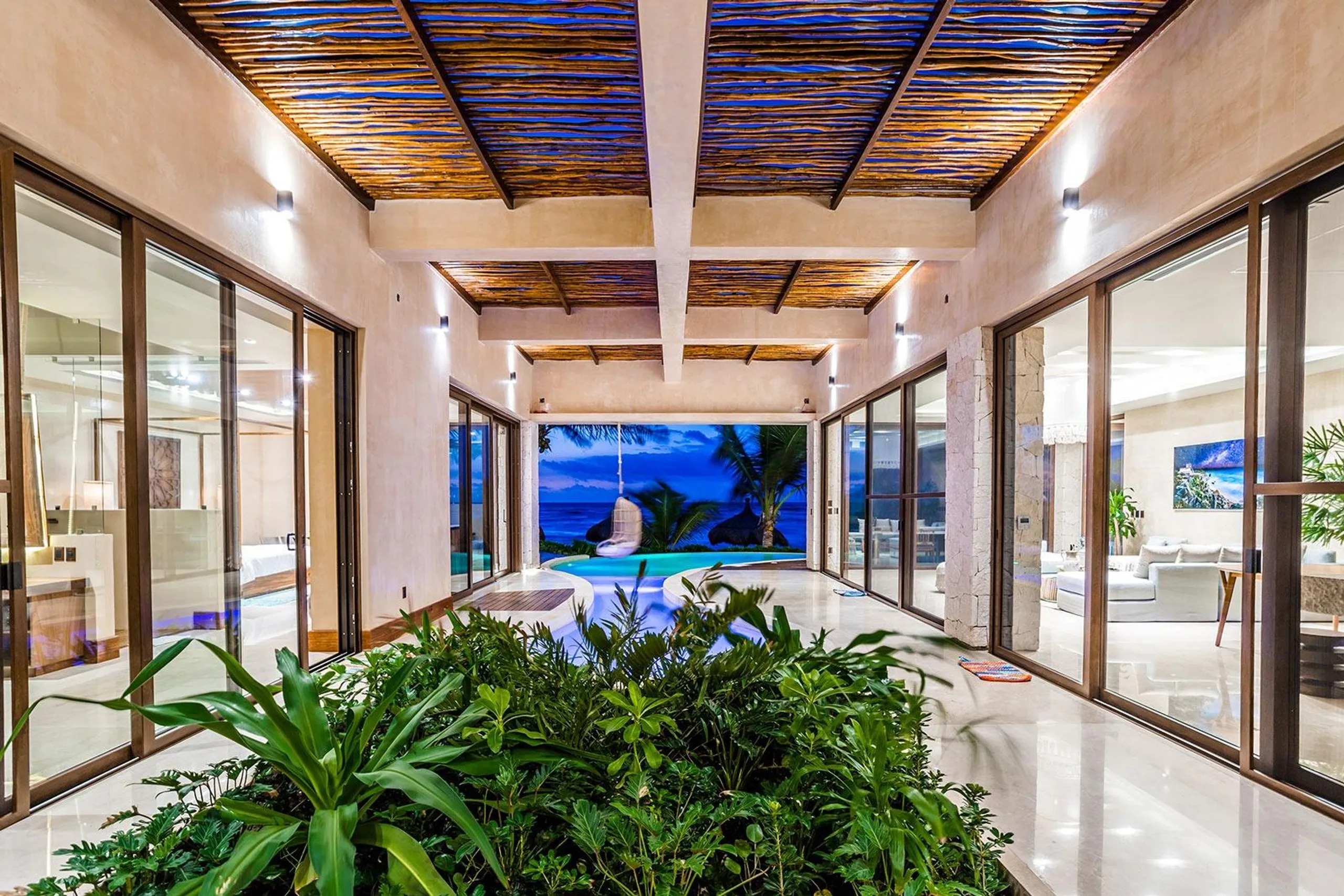 Lavish Seaside Oasis Villa with Private Pool and Ocean View — photograph 8