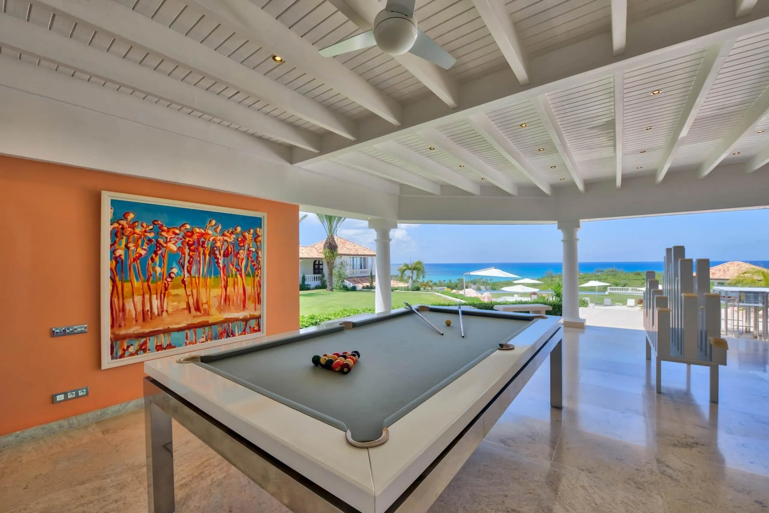 Grand Luxury Villa with 2 Large Swimming Pools and Ocean Views — photograph 11