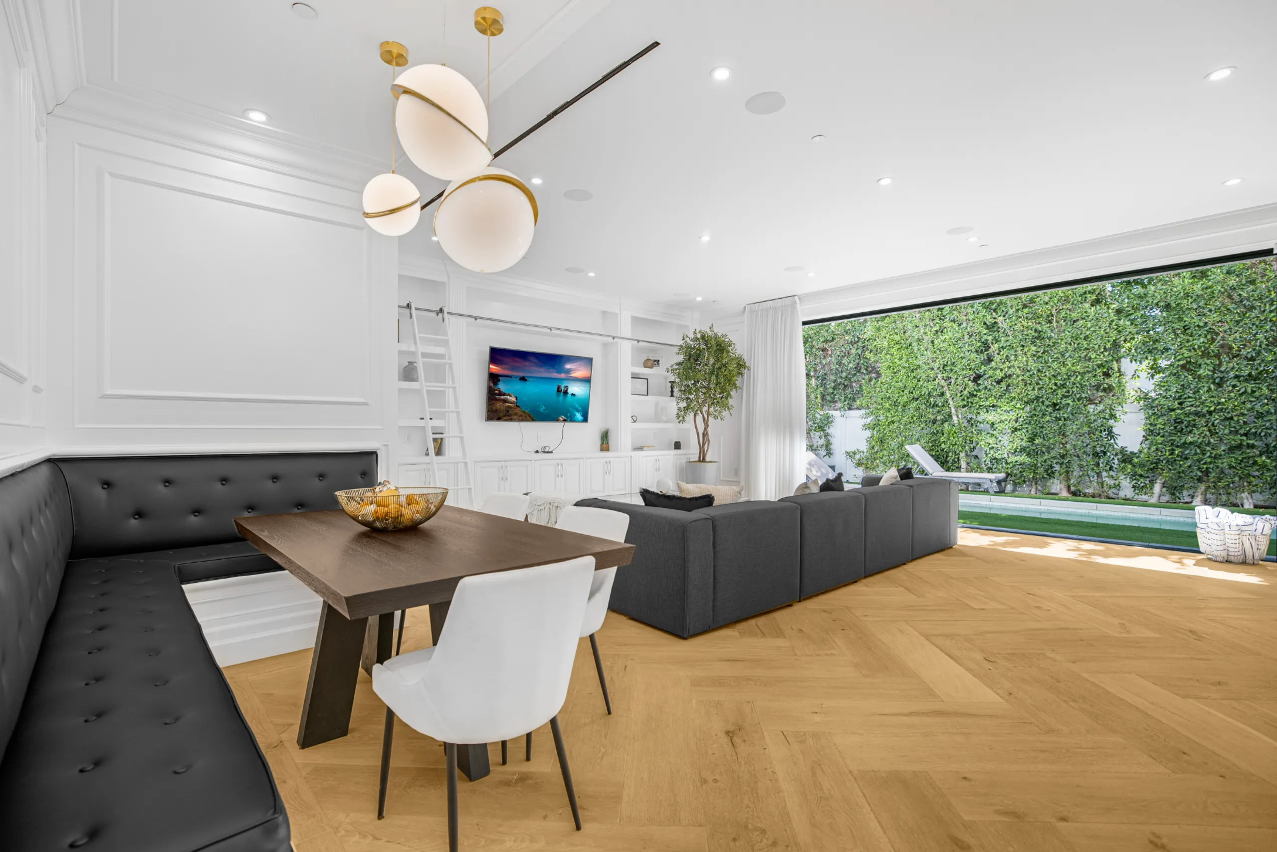 High-End Villa in Studio City with Pool & Designer Touches & Designer Touches — photograph 12