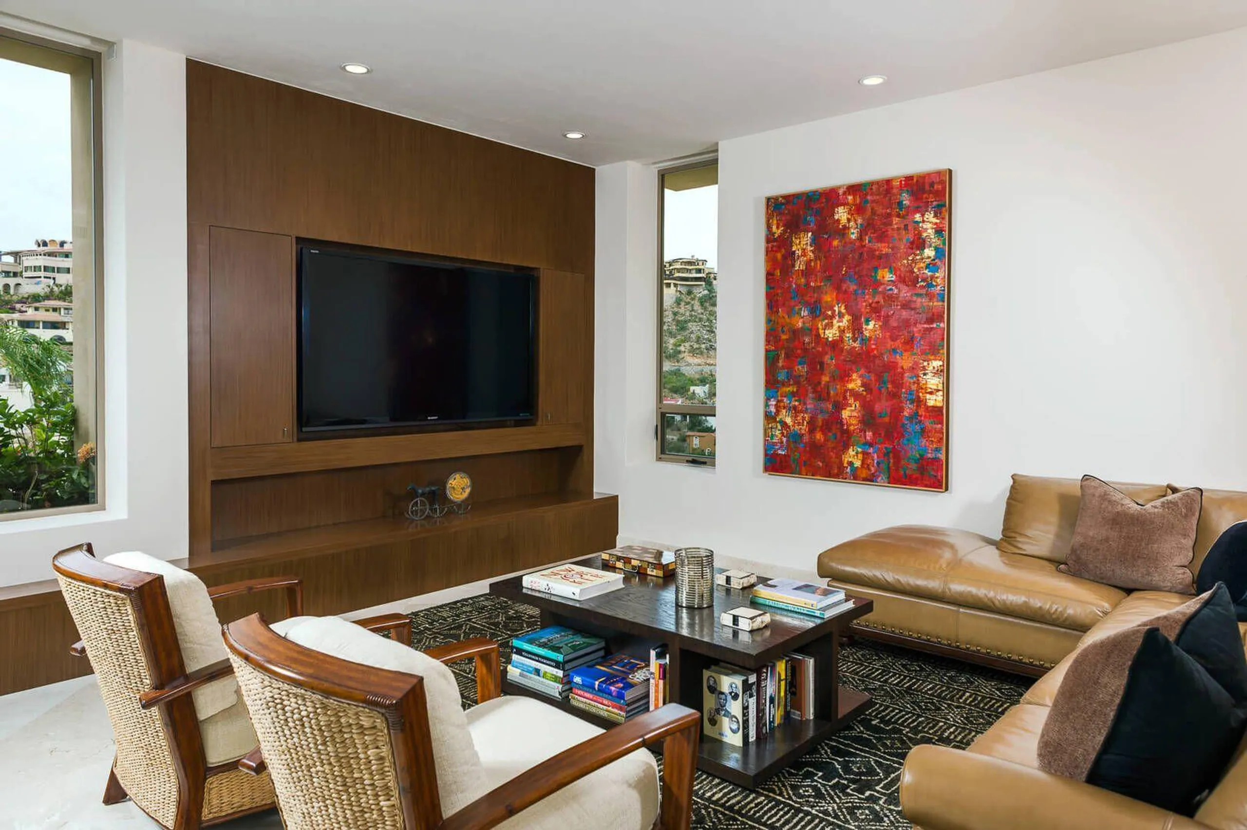 Modern Pedregal Luxe Retreat with Private Pool and Sweeping Views — photograph 11