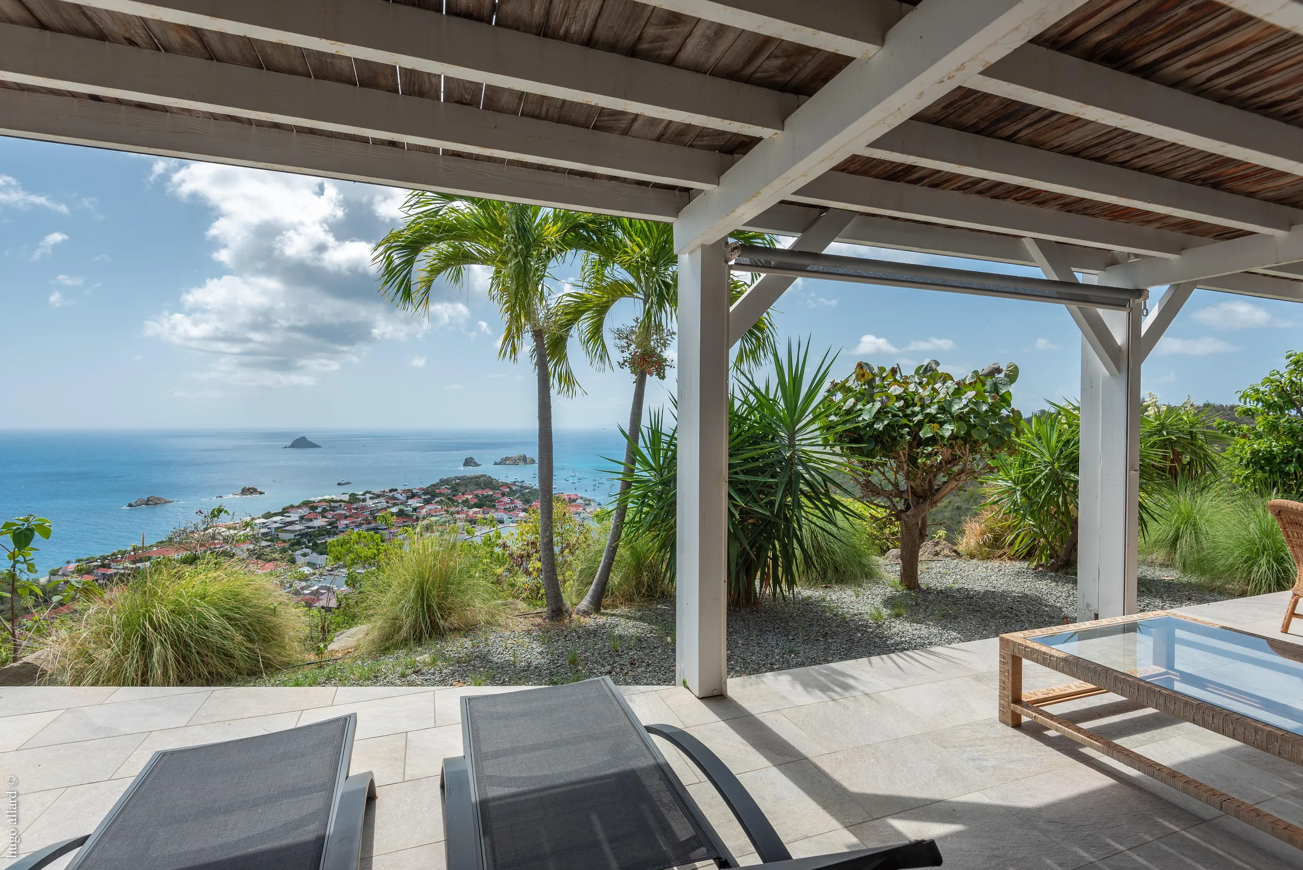 Refined  Oceanview Villa with Private Pool and Walks to Beach — photograph 3
