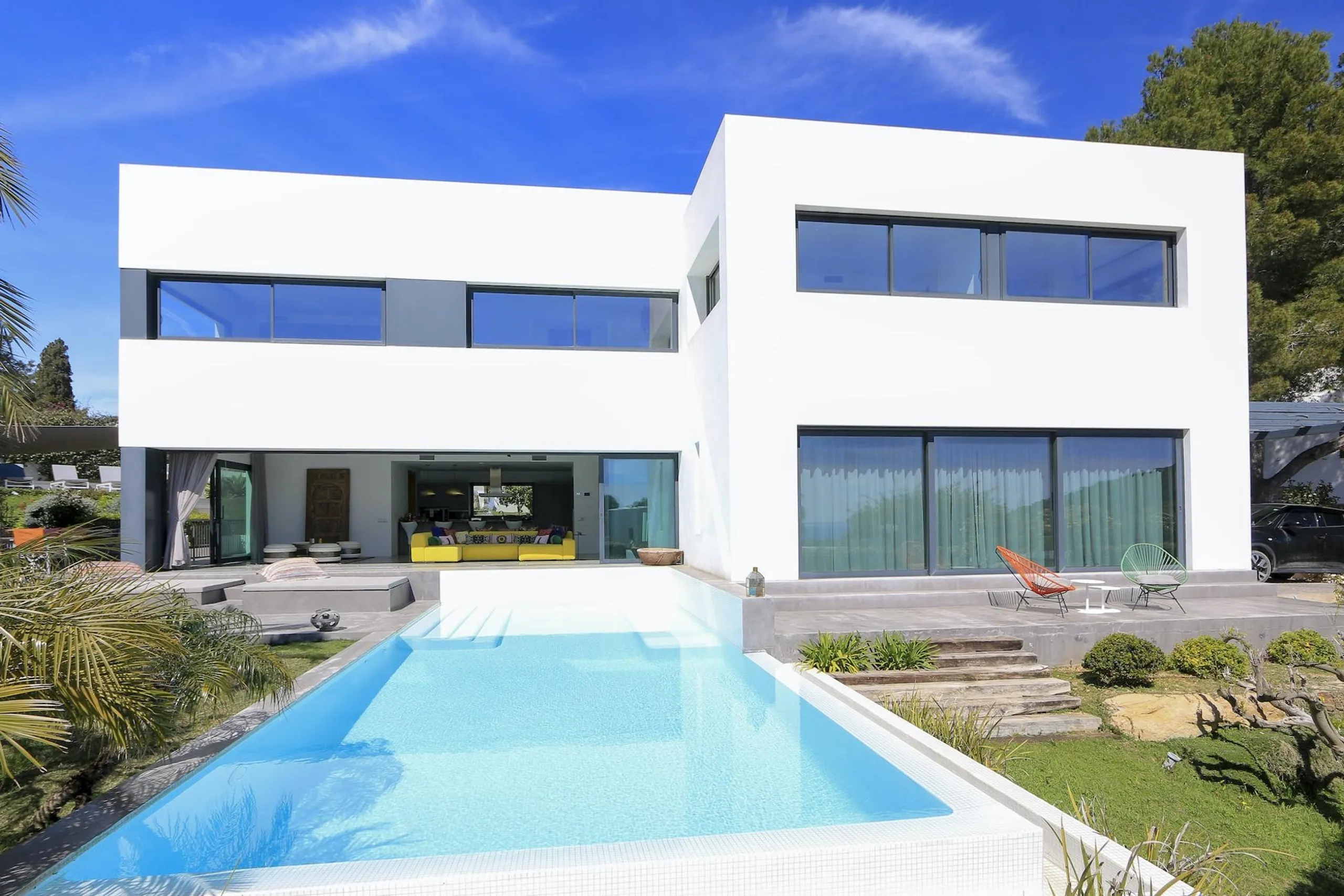 Ibiza Town Luxe Contemporary Estate with Infinity Pool and Incredible Views — photograph 10