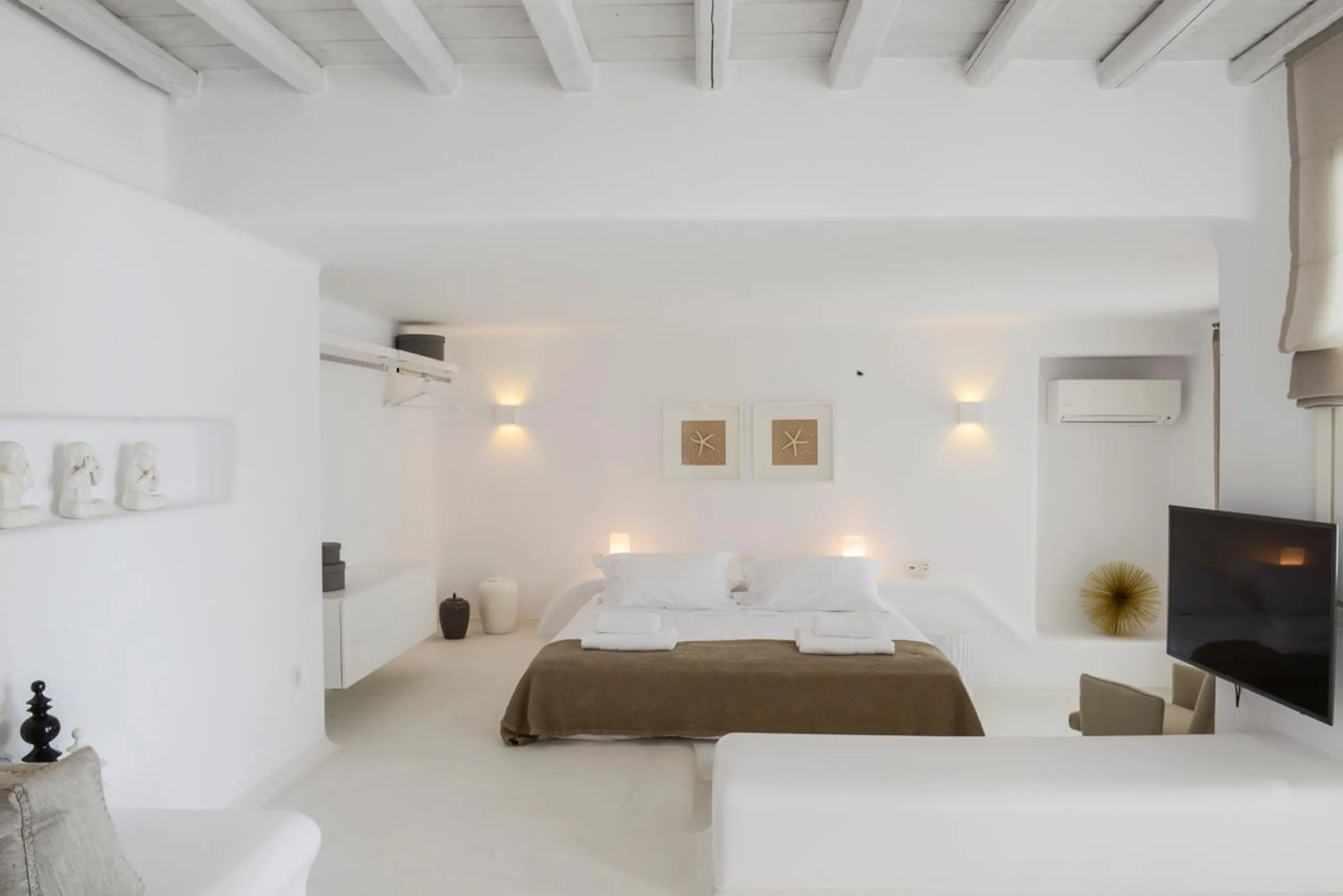Flawless Minimalist Villa with Private Pool and Aegean Sea Views — photograph 12