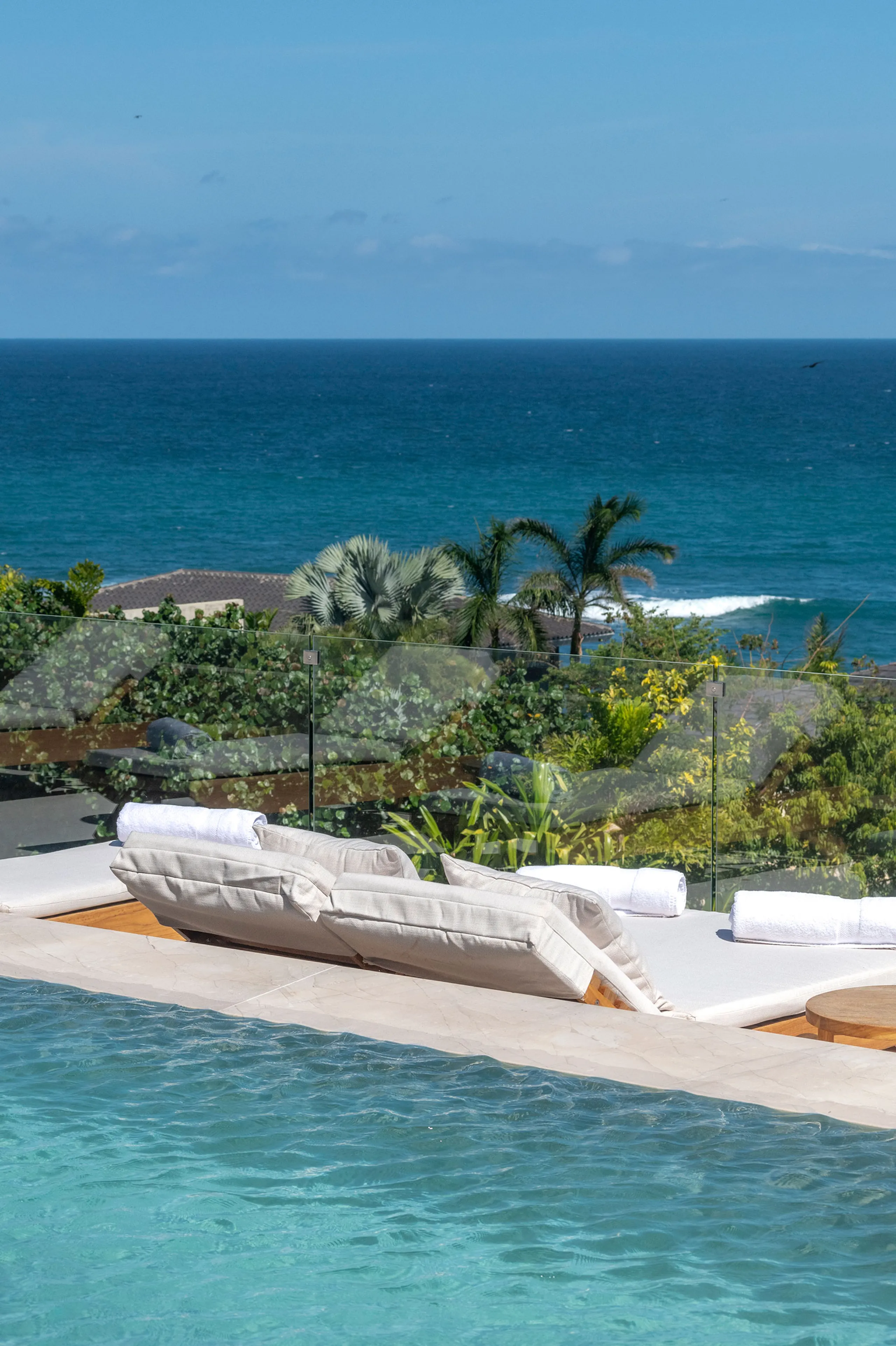 Majestic Oceanview Kupuri Estate with Infinity Pool, Golf Simulator, and Sauna with Ocean Views — photograph 11