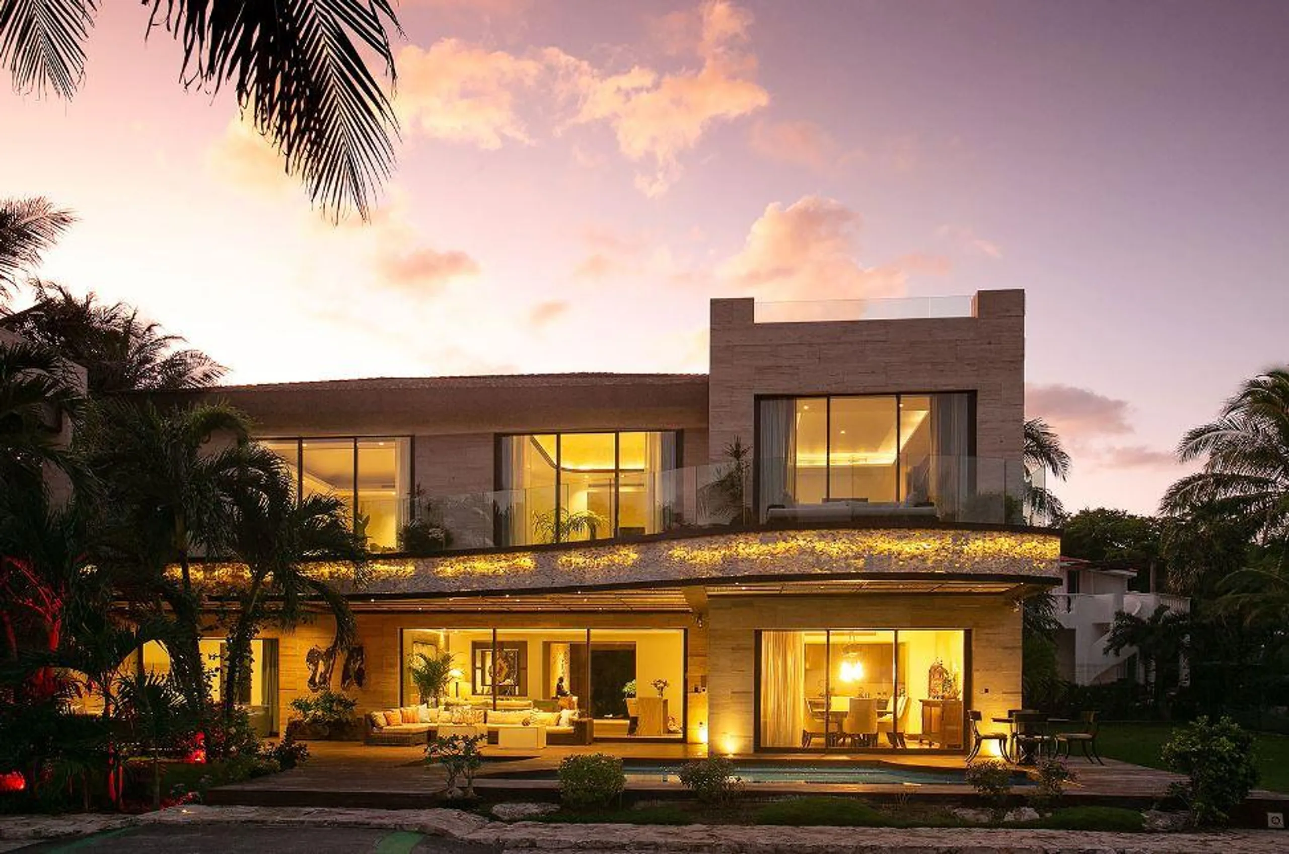 Upscale Beach Front Playacar Villa with Private Pool and Ocean Views, Playa del Carmen