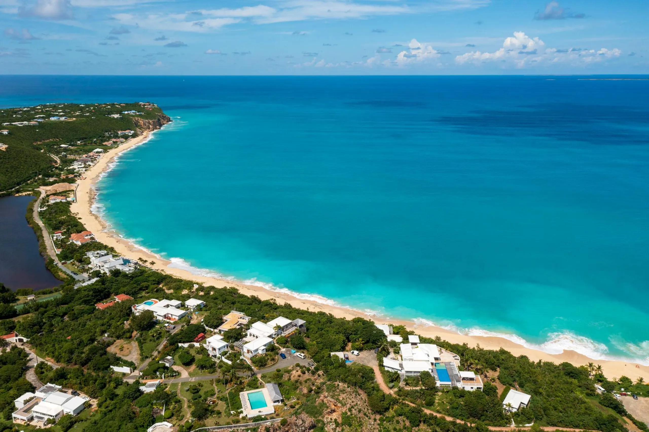 Light-filled Classic Caribbean Villa with Private Pool and  Direct Private Beach Access — photograph 7