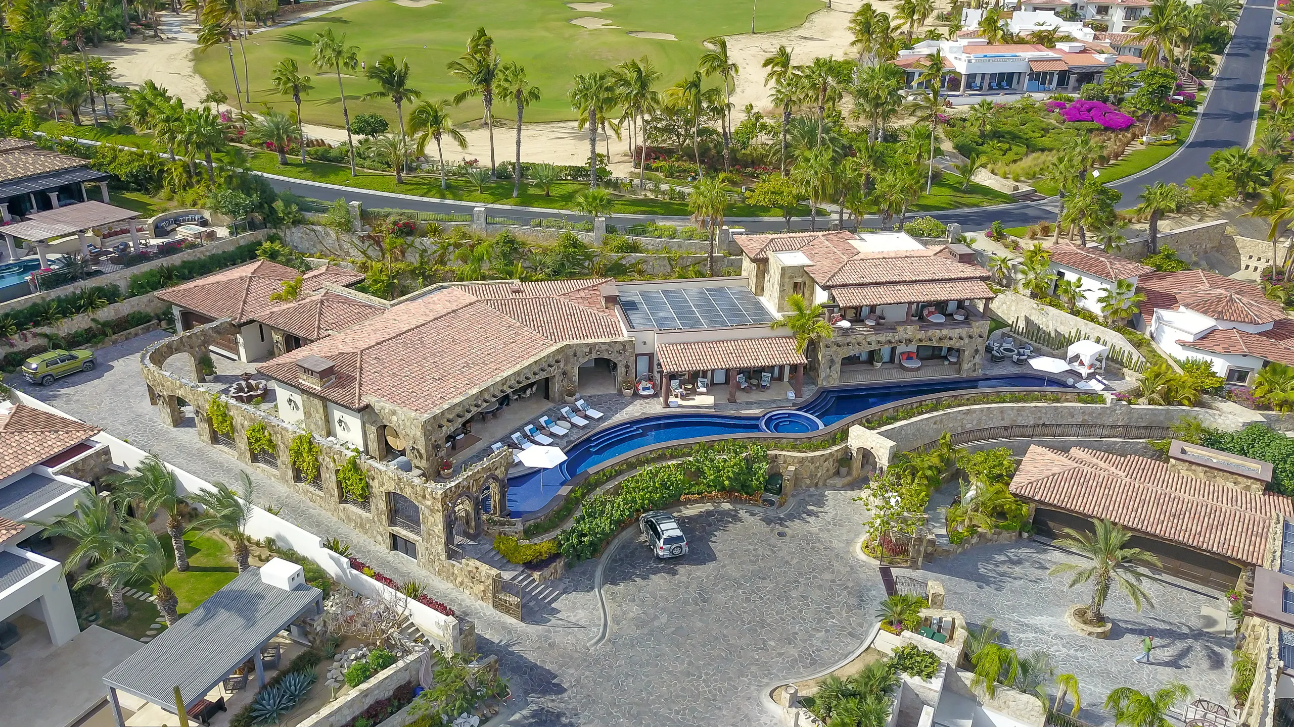 Glamorous Six-Bedroom Villa with Private Beach Access, 100-Foot Pool & Panoramic Ocean Views — photograph 4