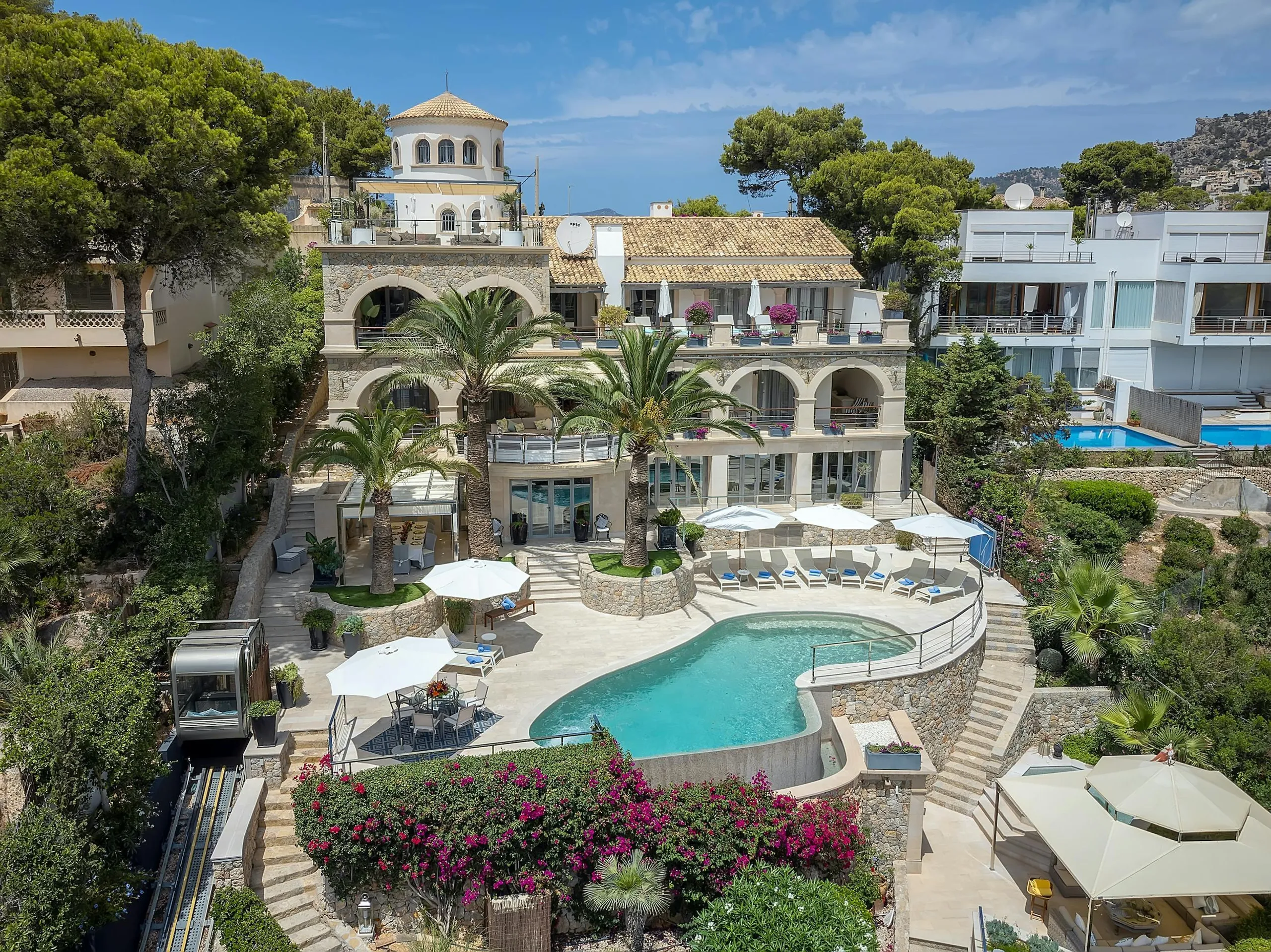 Elegant Six-Bedroom Villa with Terraces, Sea Access and 360° Views — photograph 5