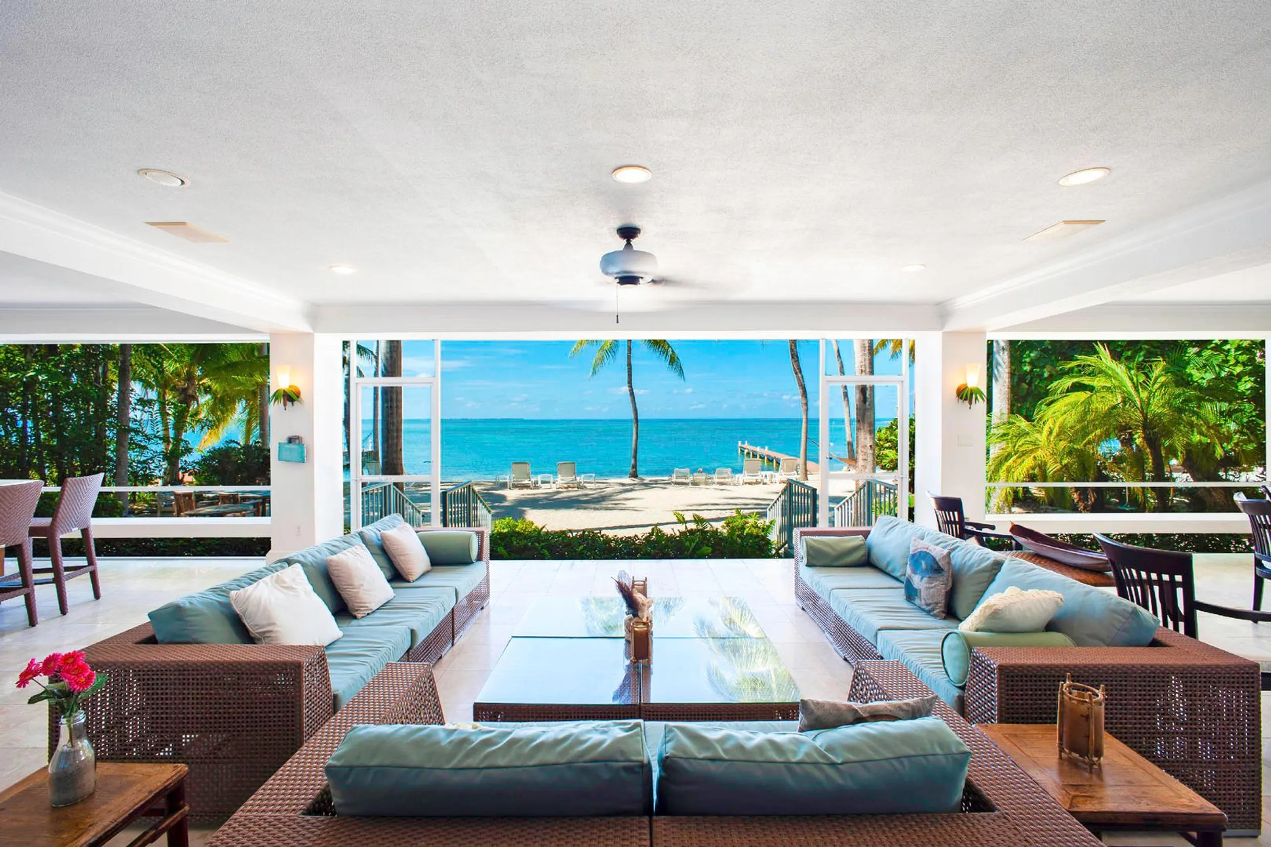 Elegant Cayman Kai Beach Front Estate with Incredible Ocean Views — photograph 2