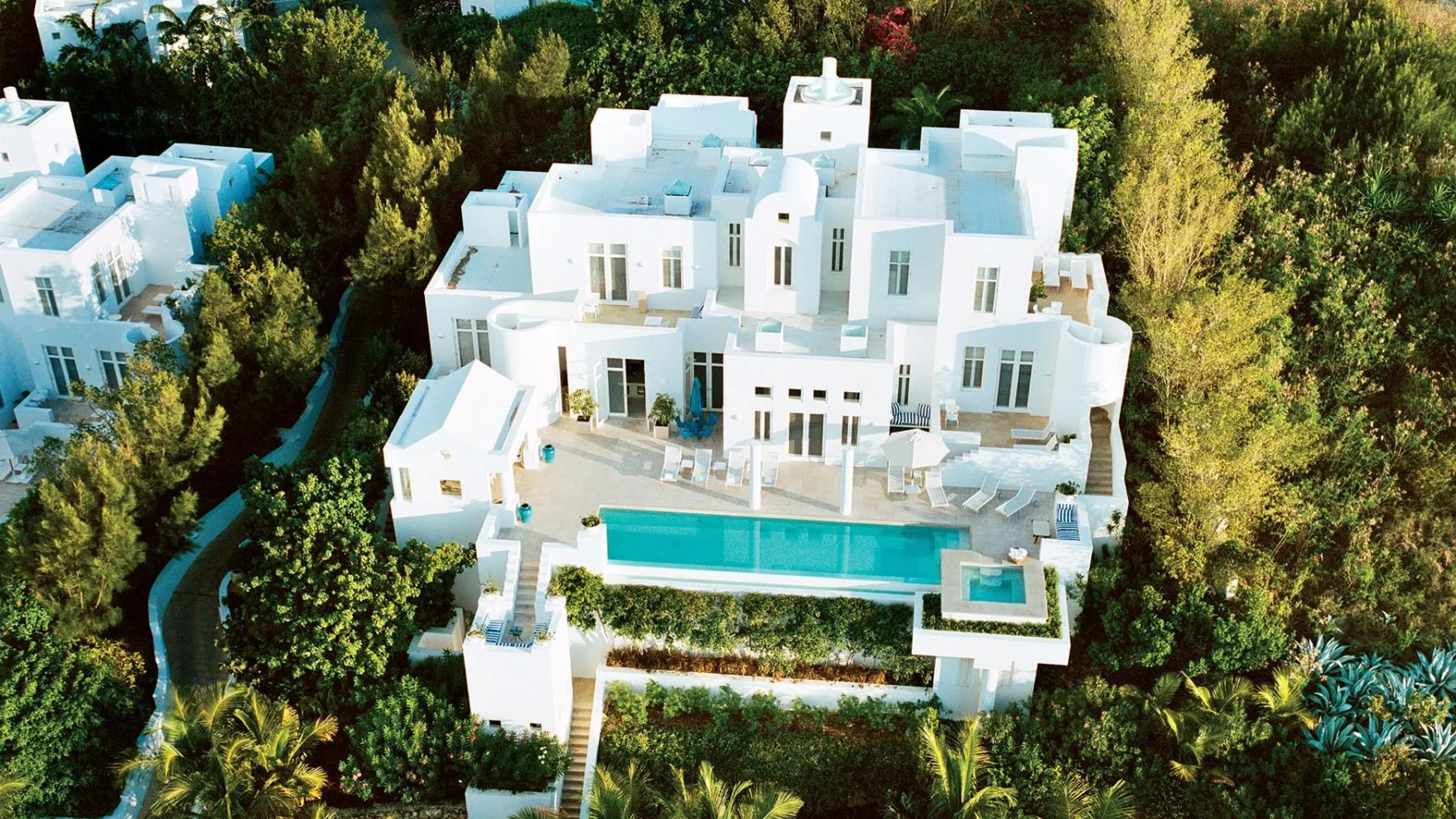 Palatial Long Bay Villa with Invigorating Pool and Walks to Beach — photograph 2