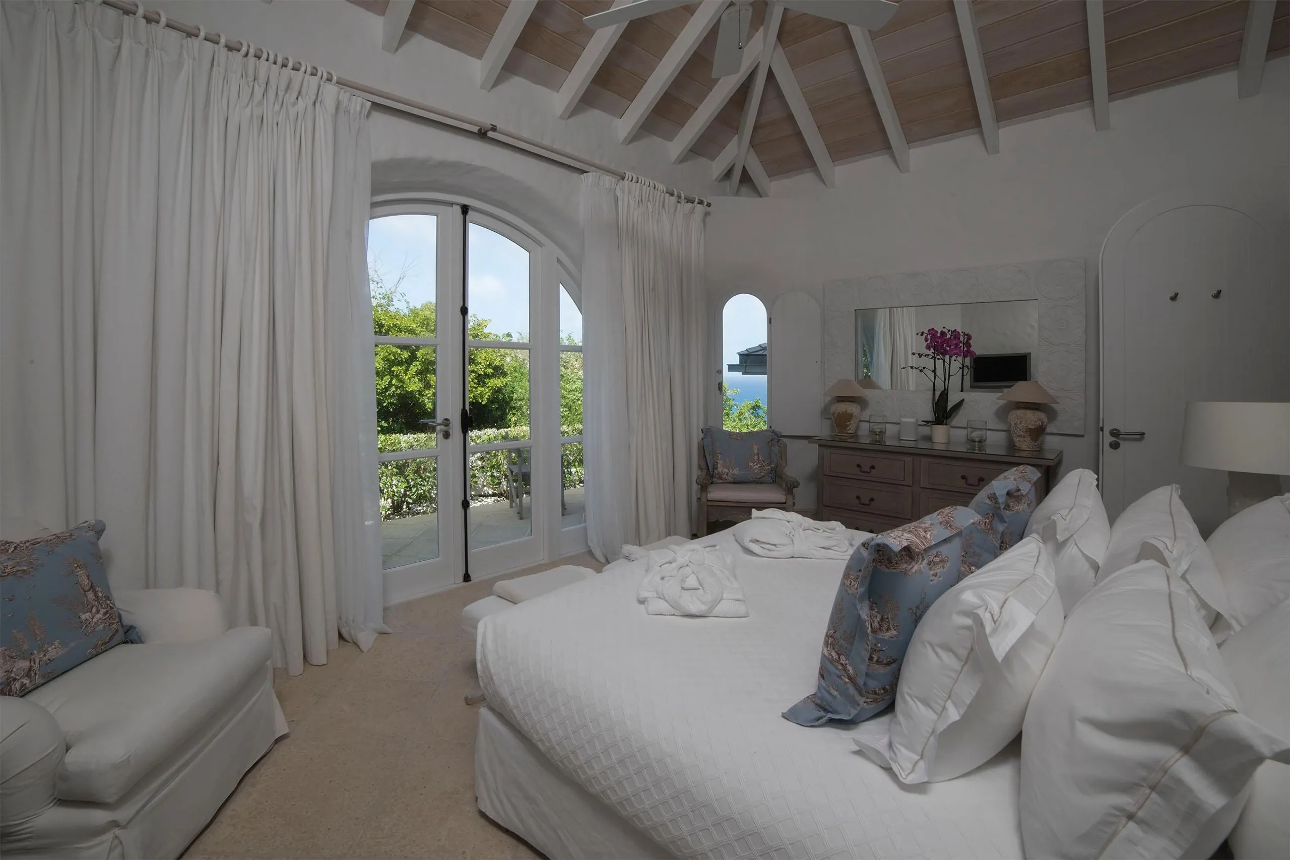 Elegant Seaview Villa with Private Pool and Garden Grounds — photograph 10