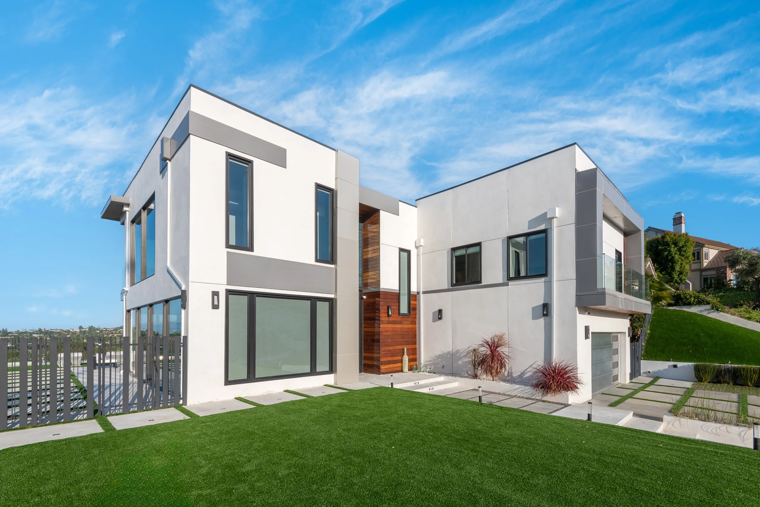 Grand Modern Tarzana Estate with with Infinity Pool, Panoramic Views & Sleek Architectural Design — photograph 9