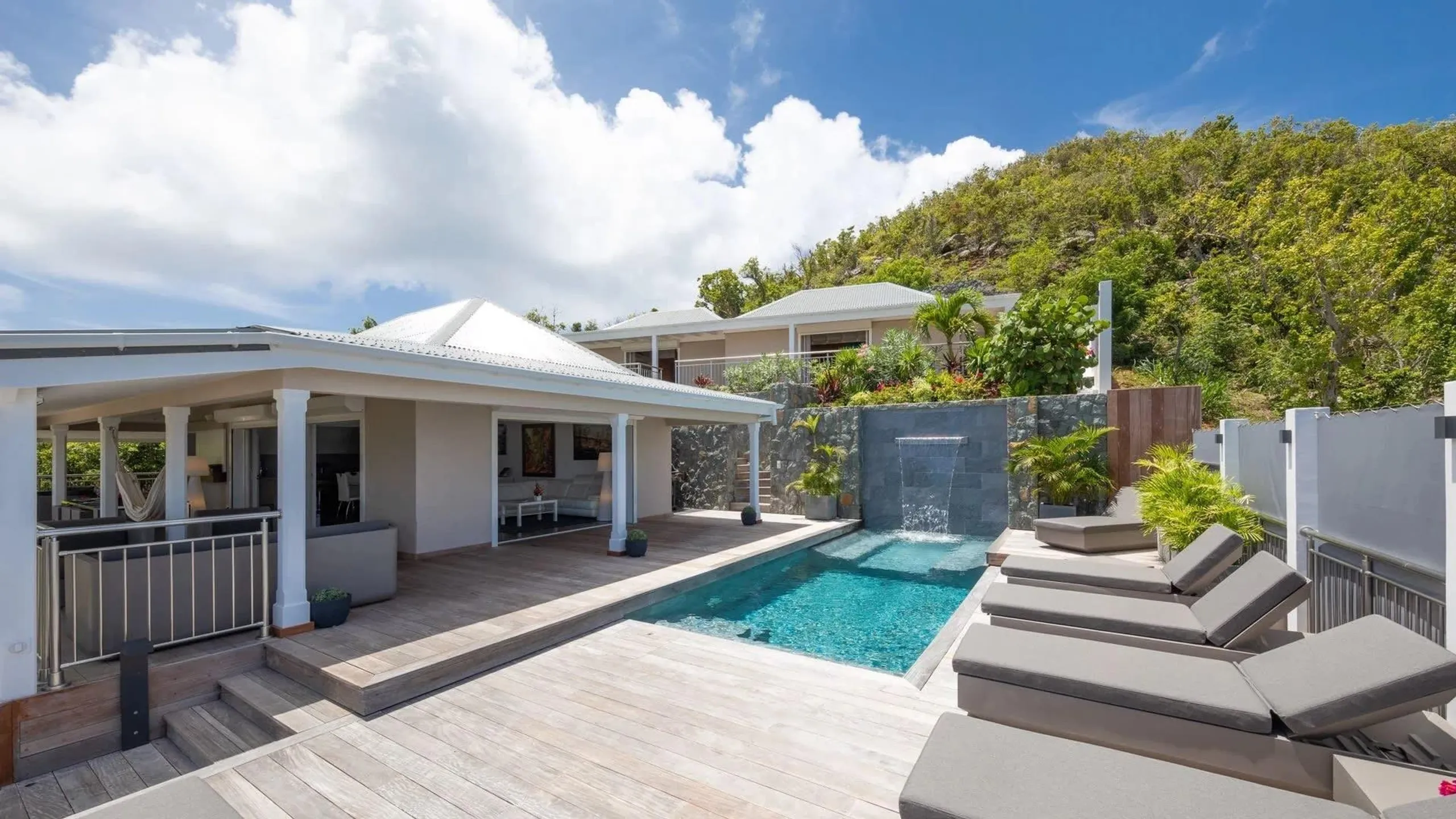 Stunning Oceanfront Villa with Waterfall Pool — photograph 4